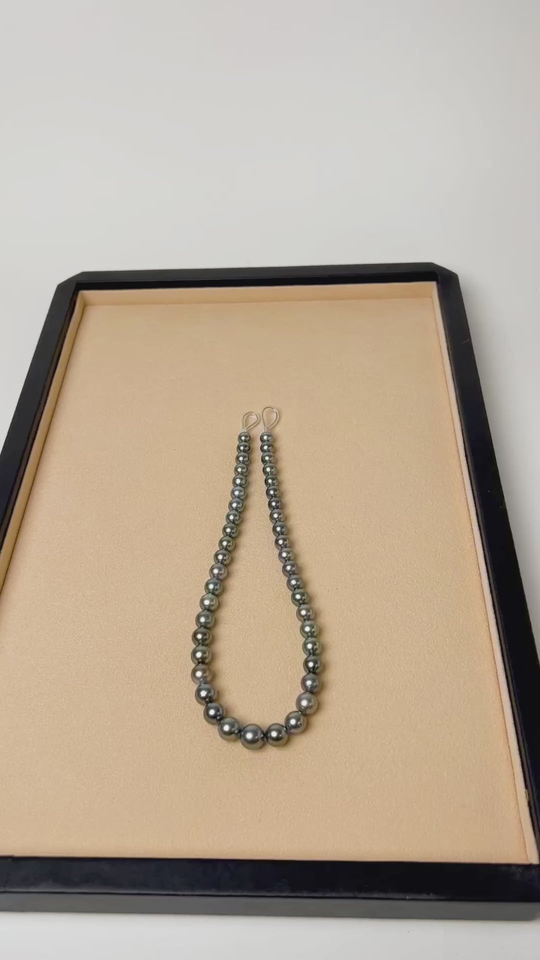 Collar de perlas cultivadas naturales Tahití redondas de 8 a 11 mm de color gris plateado.