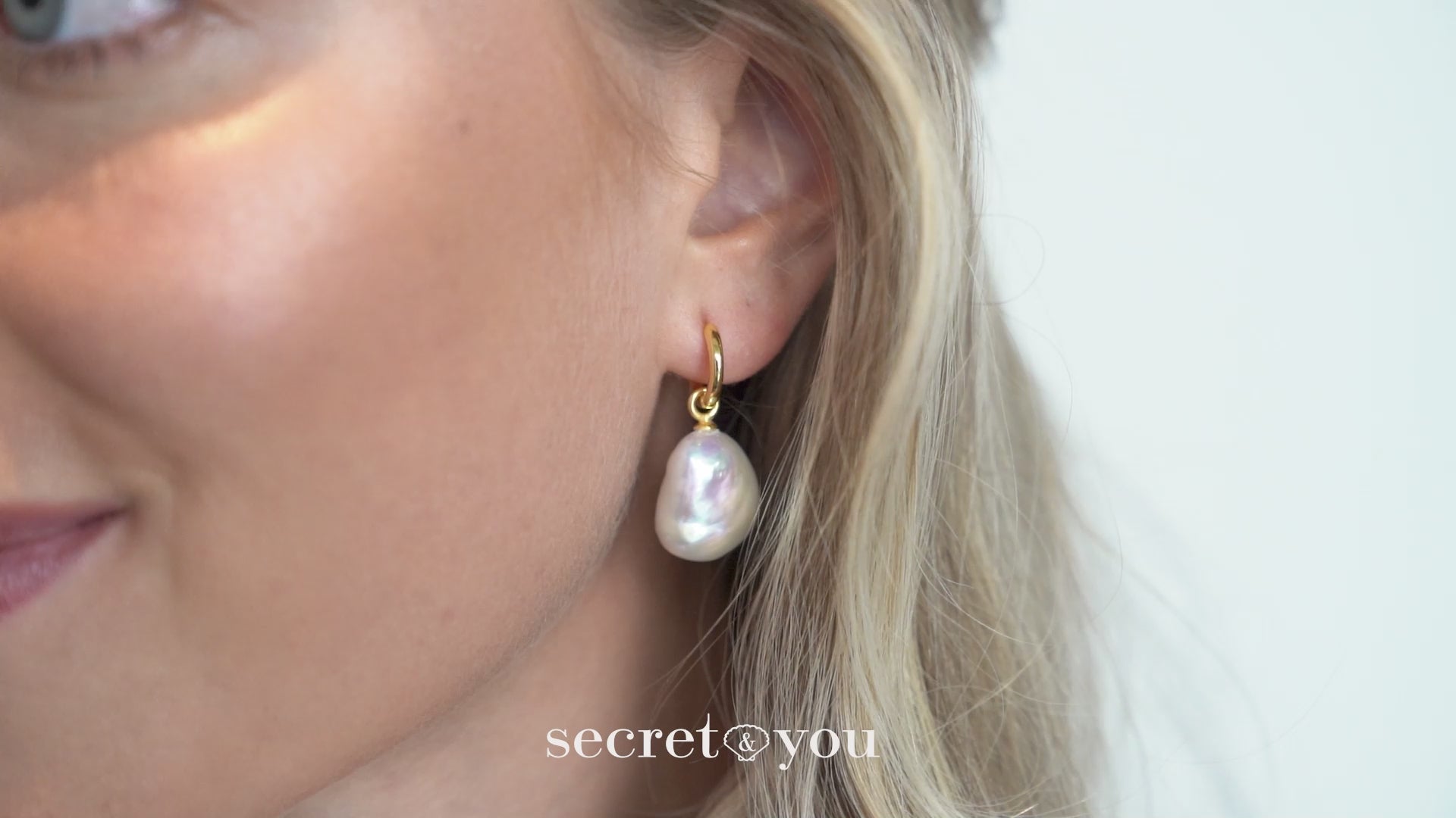 Aros de oro 18k con perla keshi