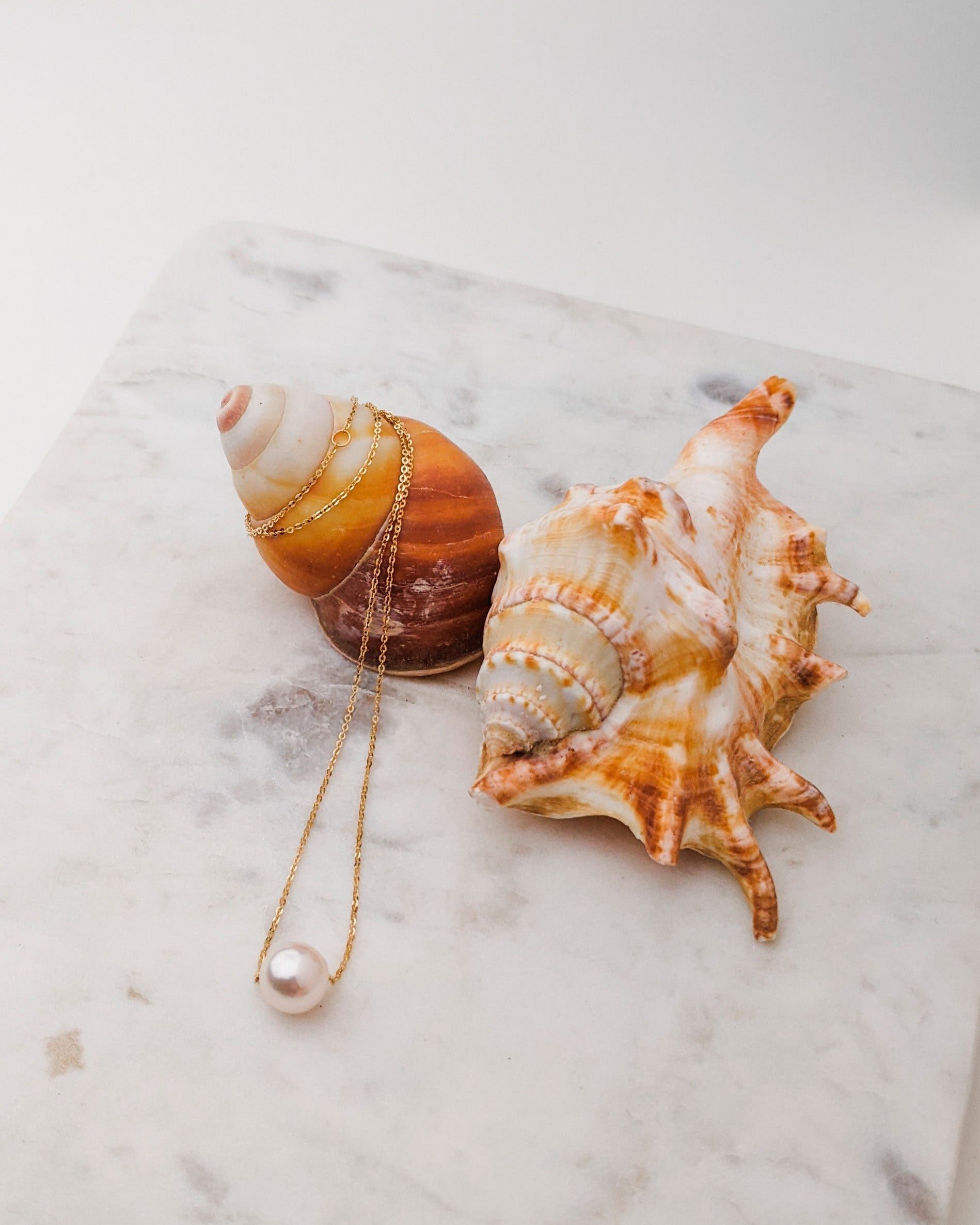 Colgante de Perla Akoya Redonda de 8,5mm en Oro de 18 k