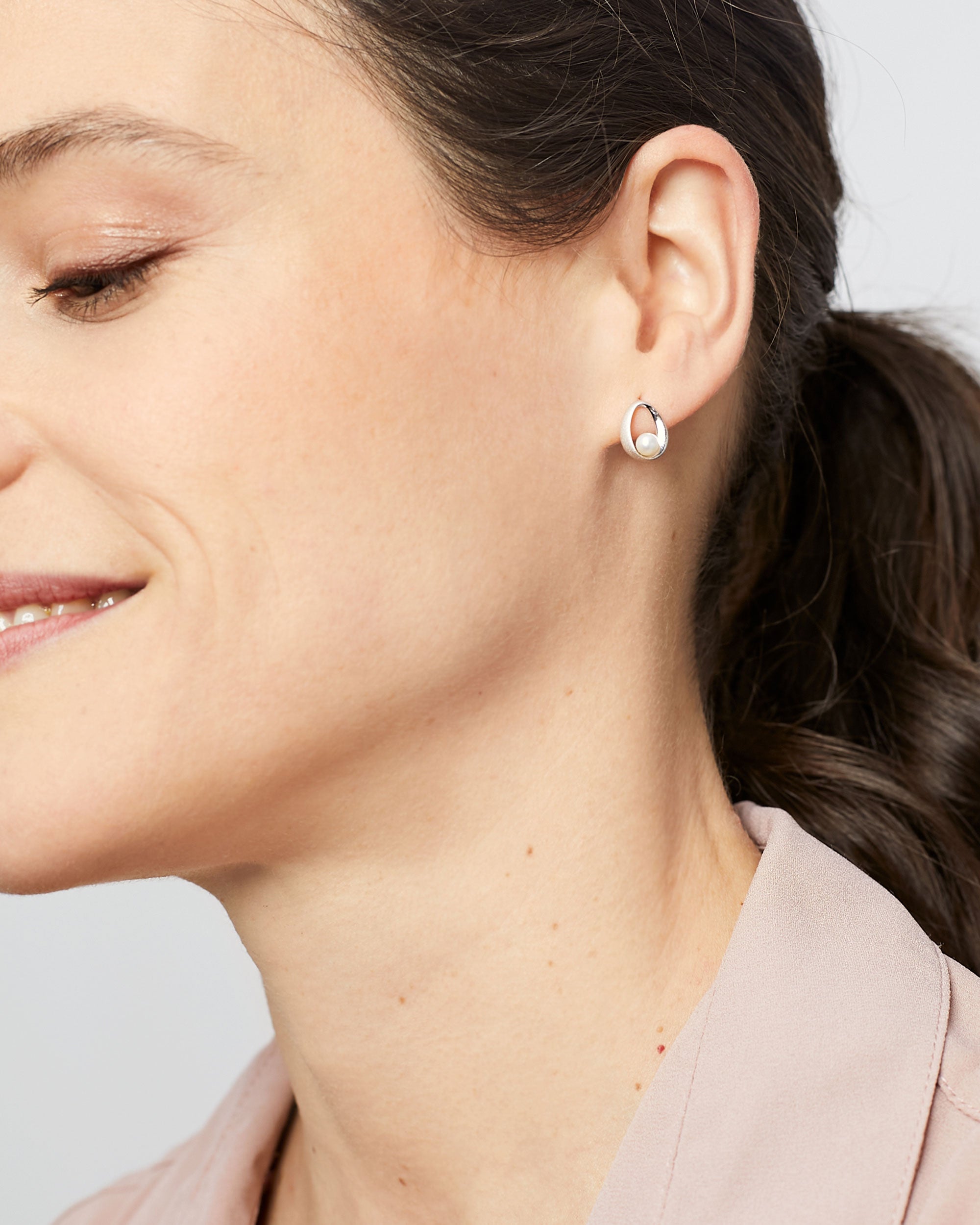 Pendientes de Perlas de Agua Dulce Redondas 4 - 5 mm y Plata de Ley Secret & You