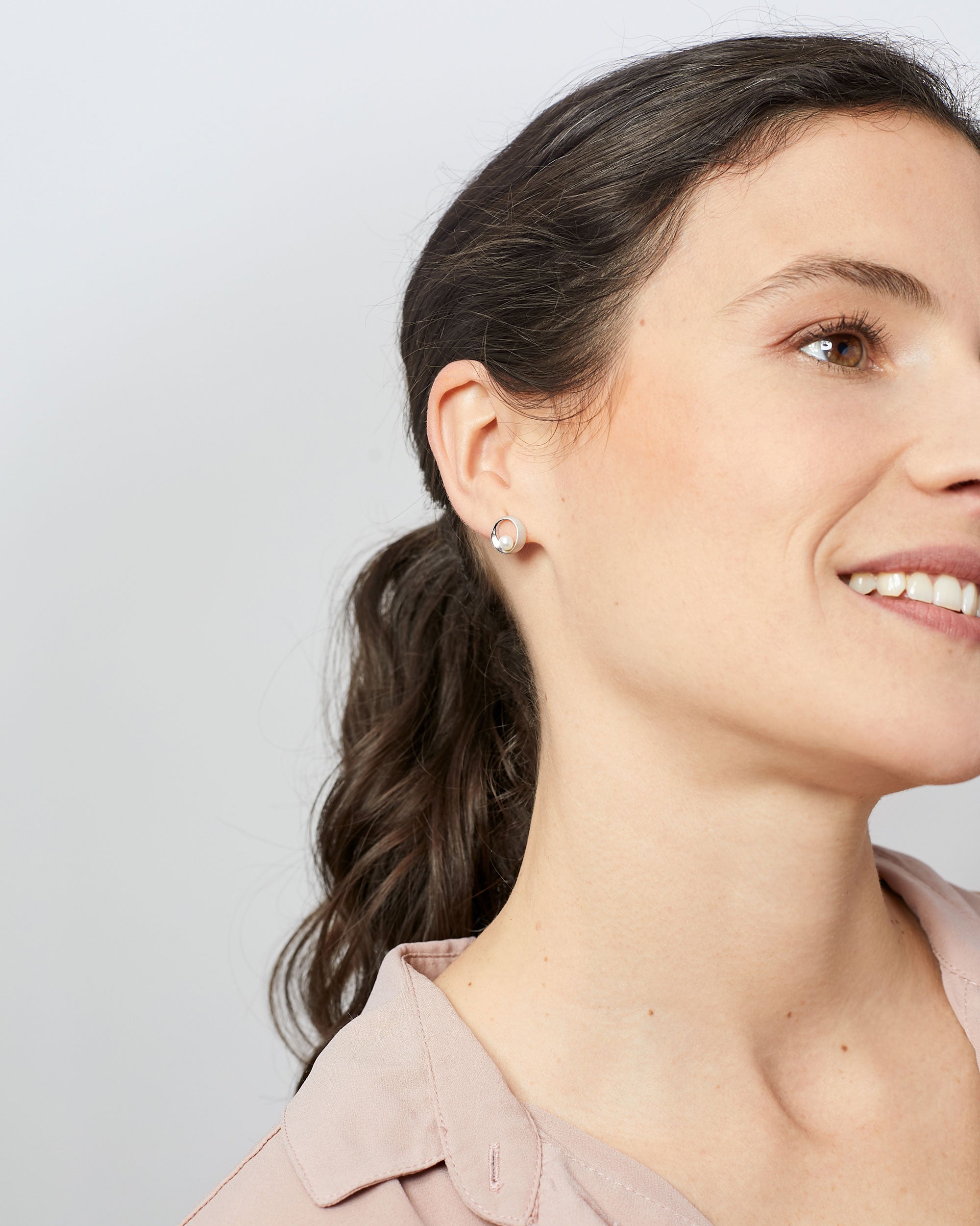Pendientes de Mujer de Perla Redonda con Plata de Ley Secret & You
