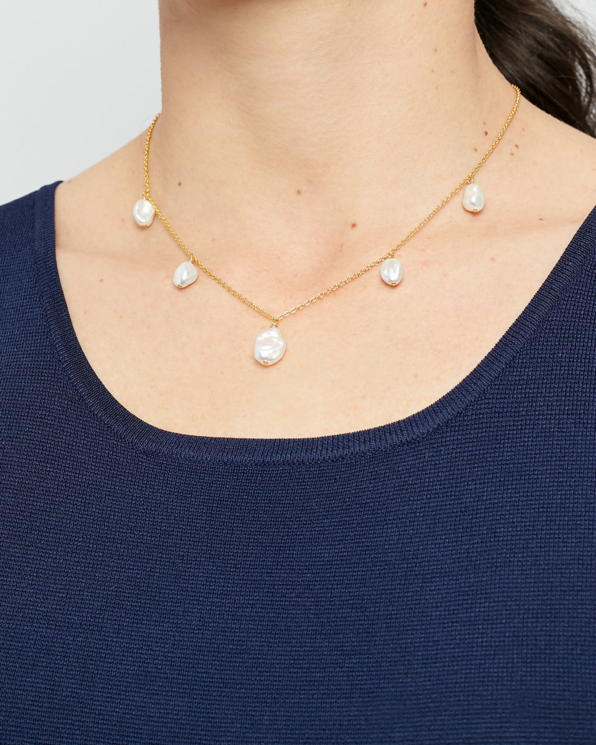 Colgante de plata bañada en oro de 18k de perlas barrocas keshi blancas de mujer Secret & You