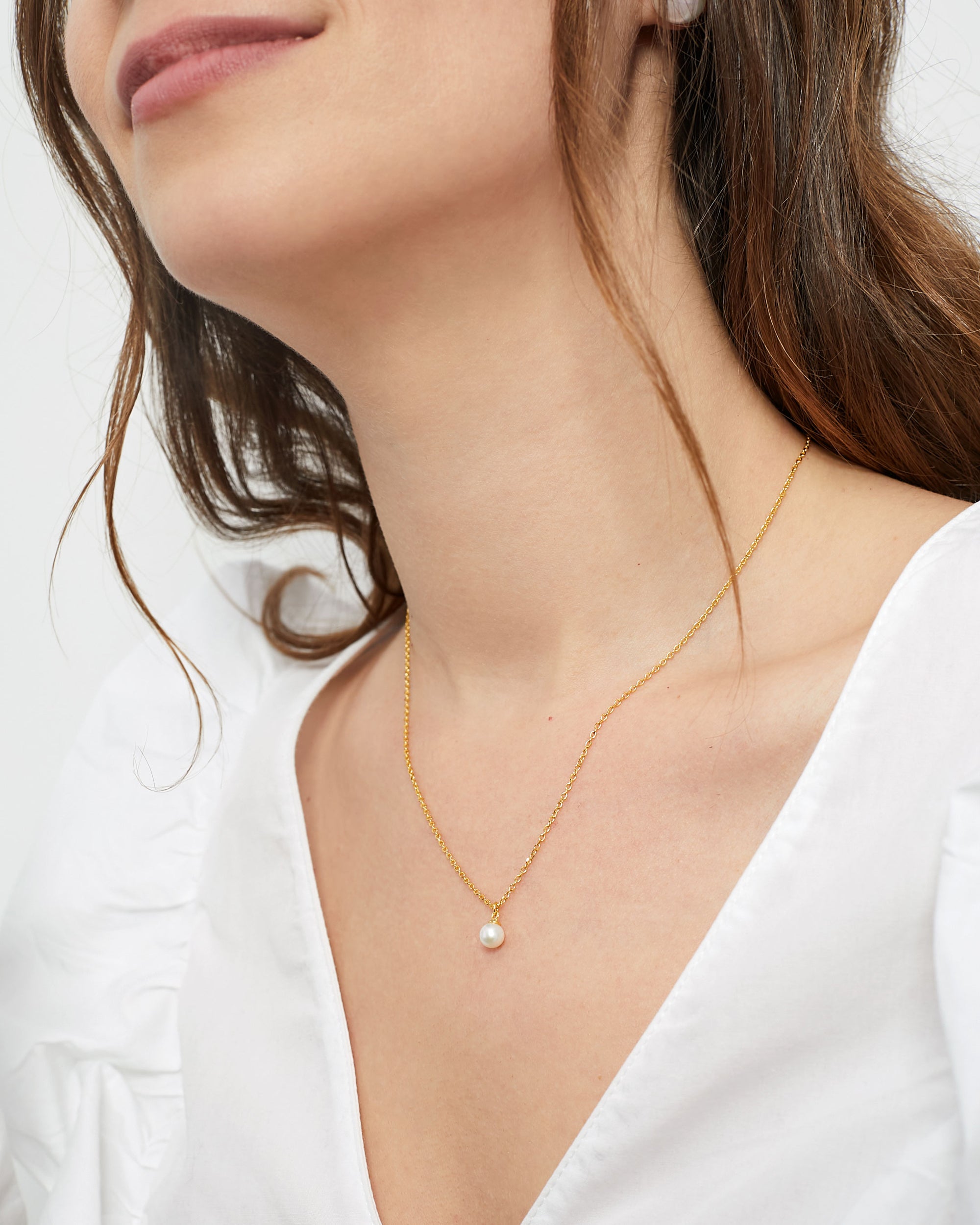 Colgante de perla cultivada de agua dulce con cadena de plata de ley bañada en oro de 18 K