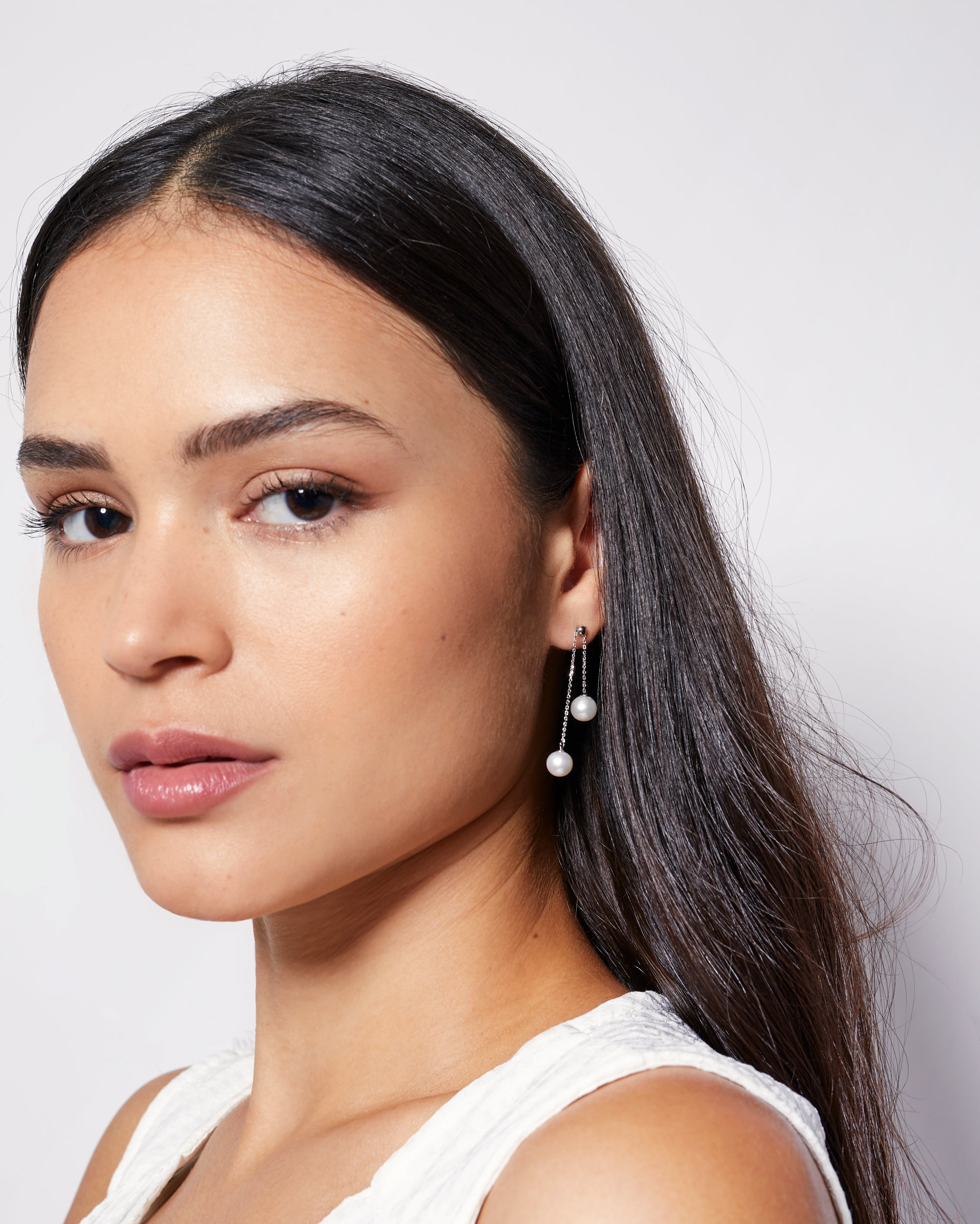 Pendientes de dos perlas redonda colgante en Oro blanco 18k