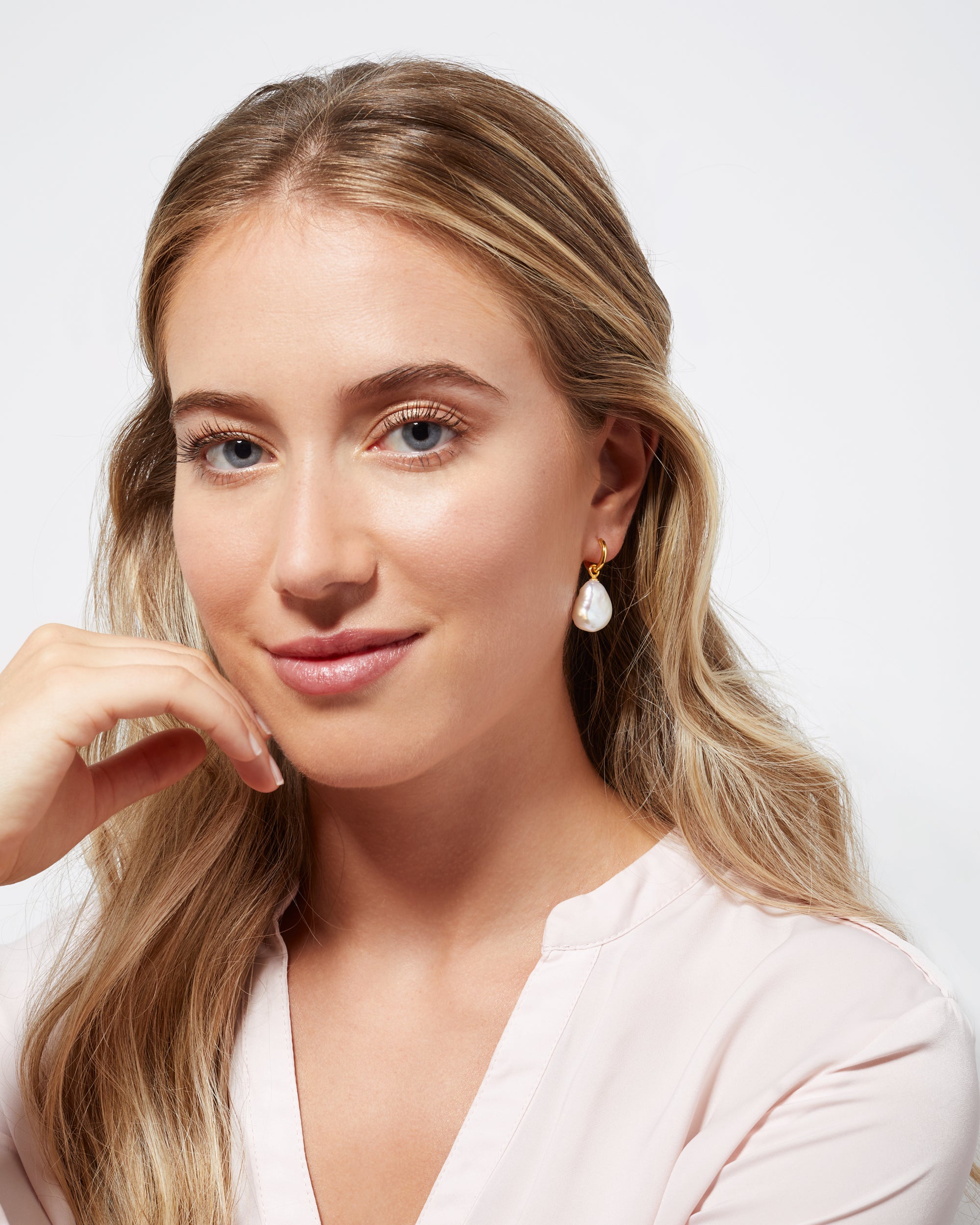 Aros de oro 18k con perla keshi