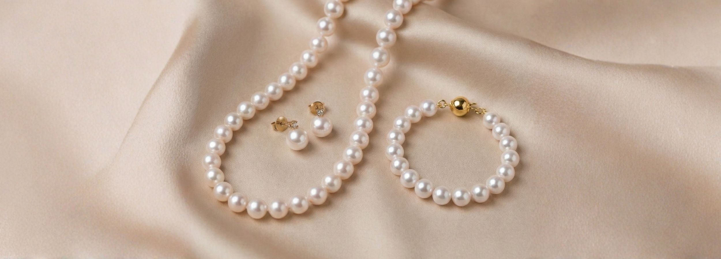 Set de pendientes, collar y pulsera de perlas cultivadas en oro 18K