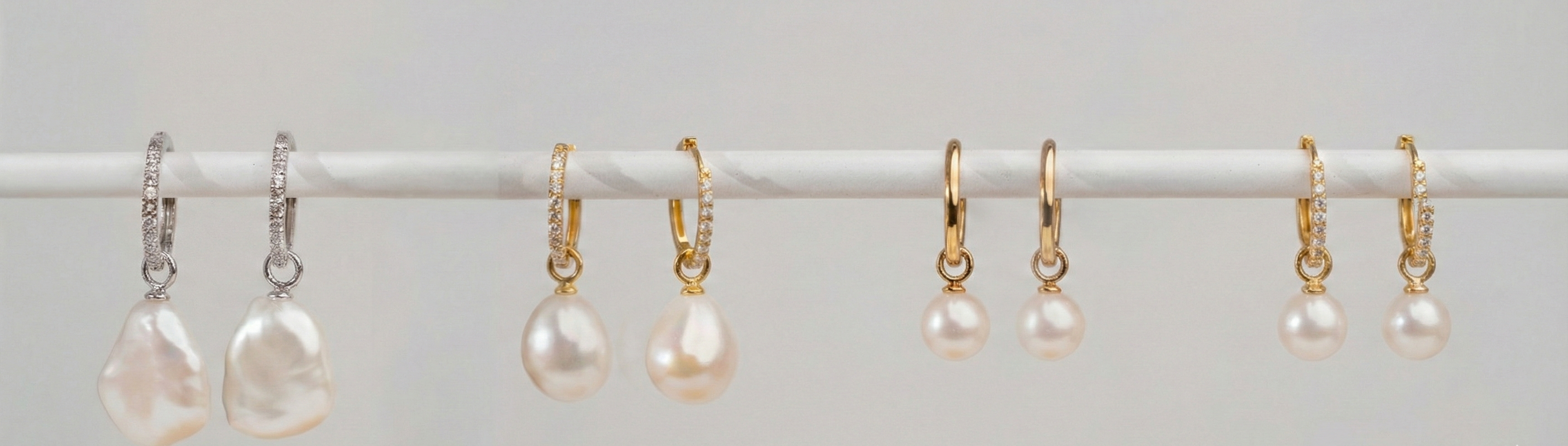 Pendientes de Aro con charms de perlas