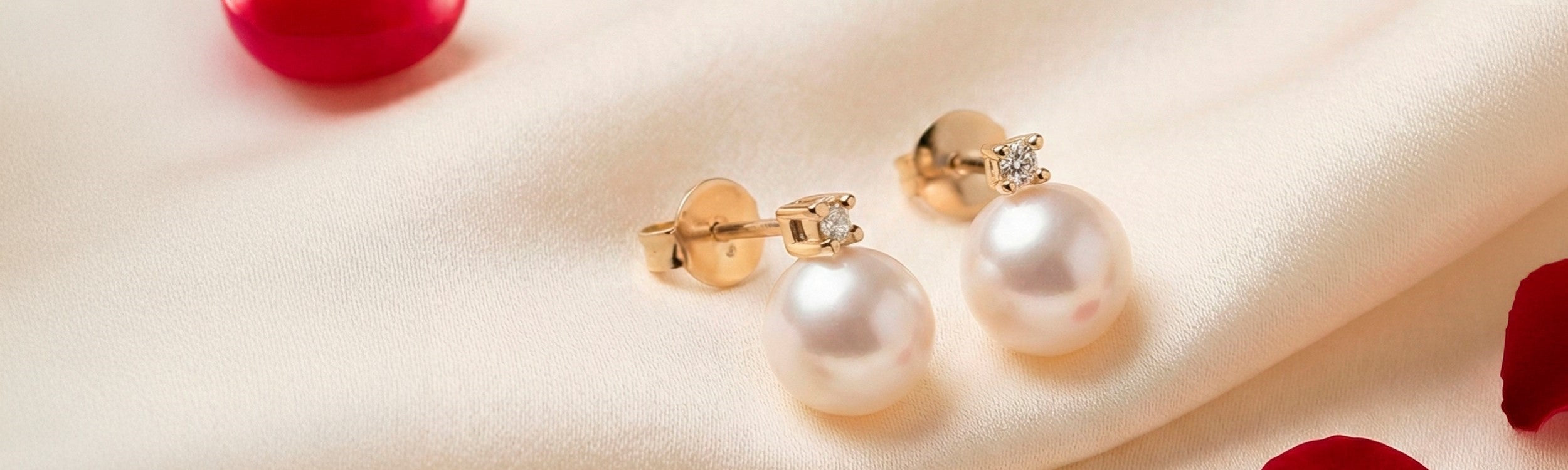 Pendientes de perlas cultivadas akoya diseño tu y yo con diamantes en oro 18k