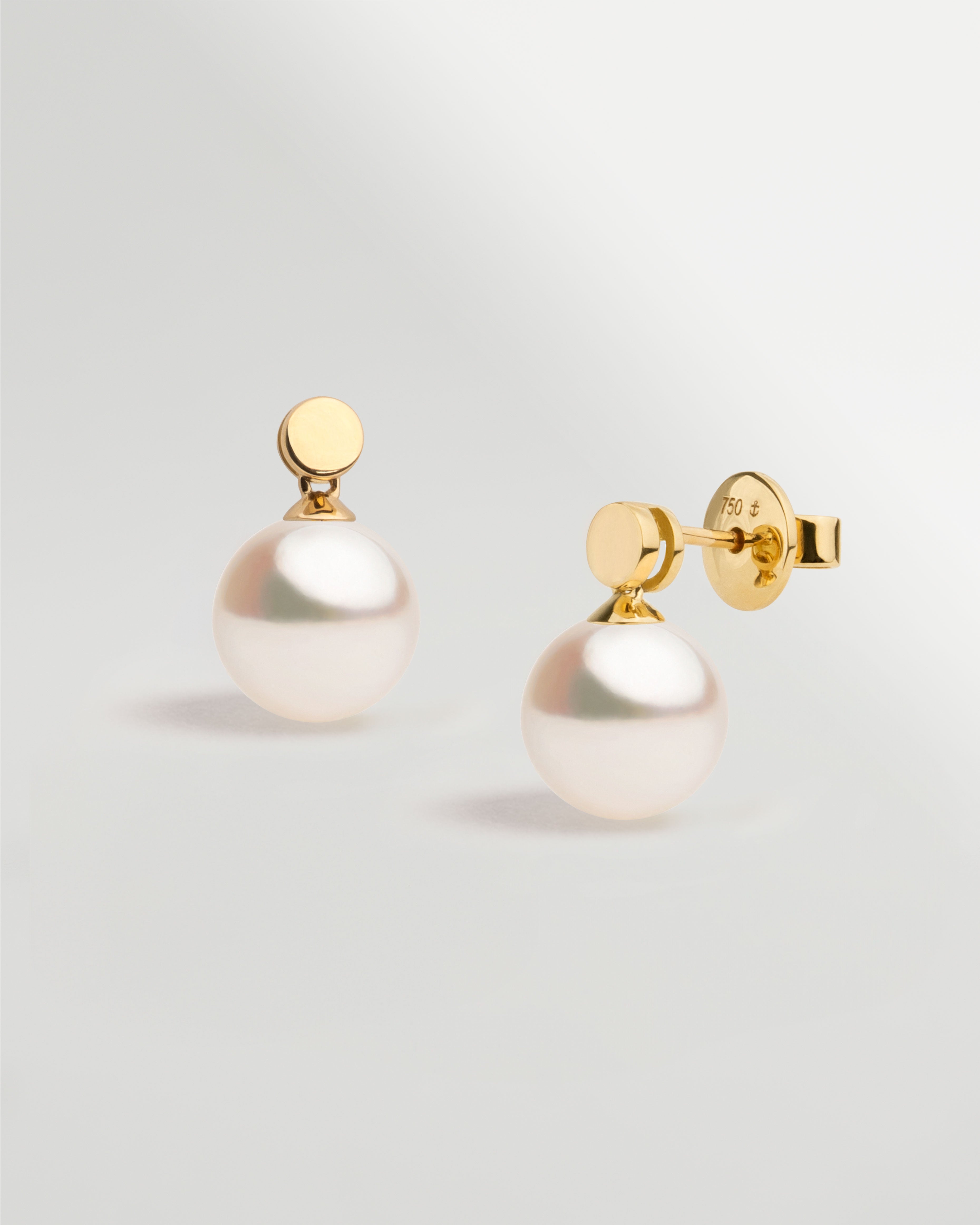 Pendientes Cassia con Perlas Akoya y Disco de Oro | 7,5 - 8 mm
