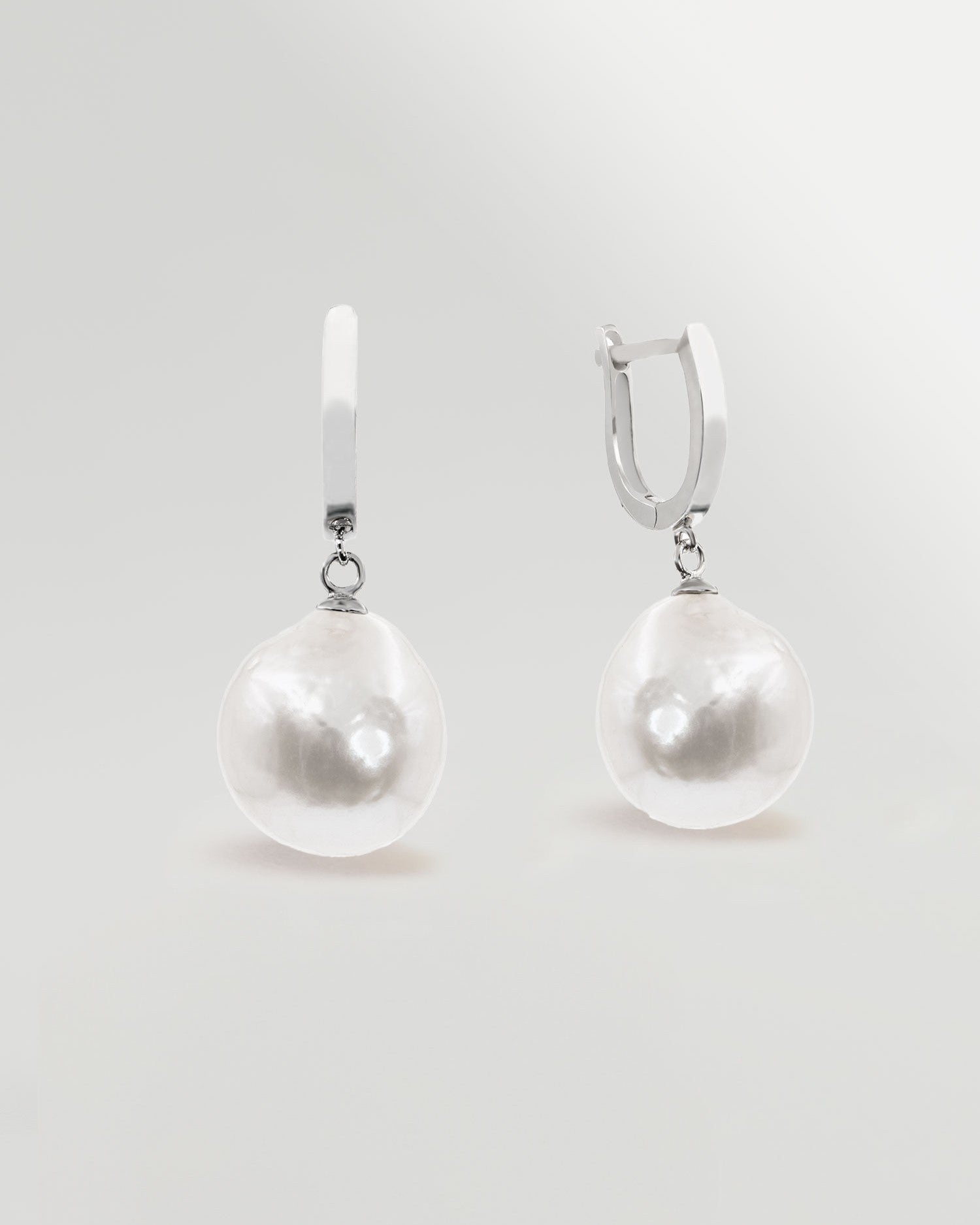 foto de pendientes de plata de ley con perlas cultivadas de agua dulce barrocas edison 12-13 mm secret & you
