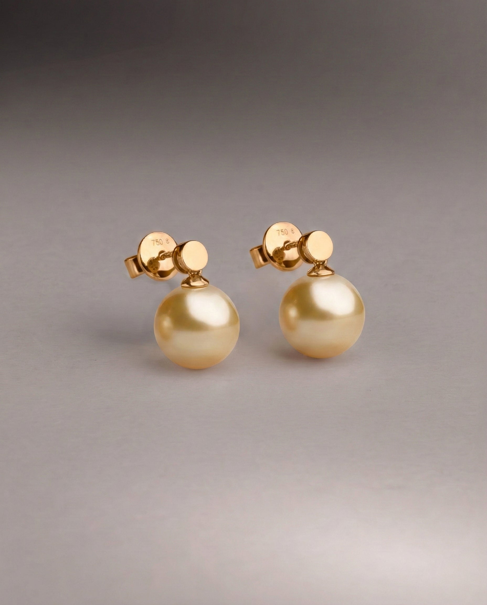 Pendientes Cassia Mar del Sur doradas Disco Oro 18k SY Perlas