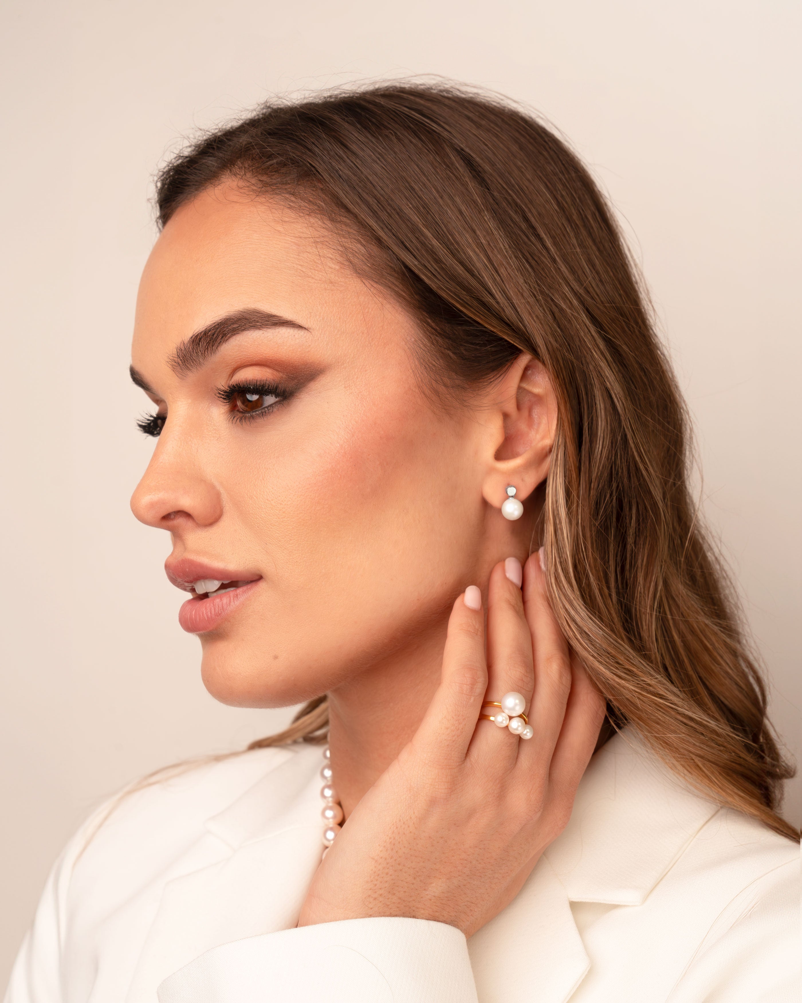 Pendientes Cassia con Perlas Akoya y Disco de Oro Blanco | 7,5 - 8 mm
