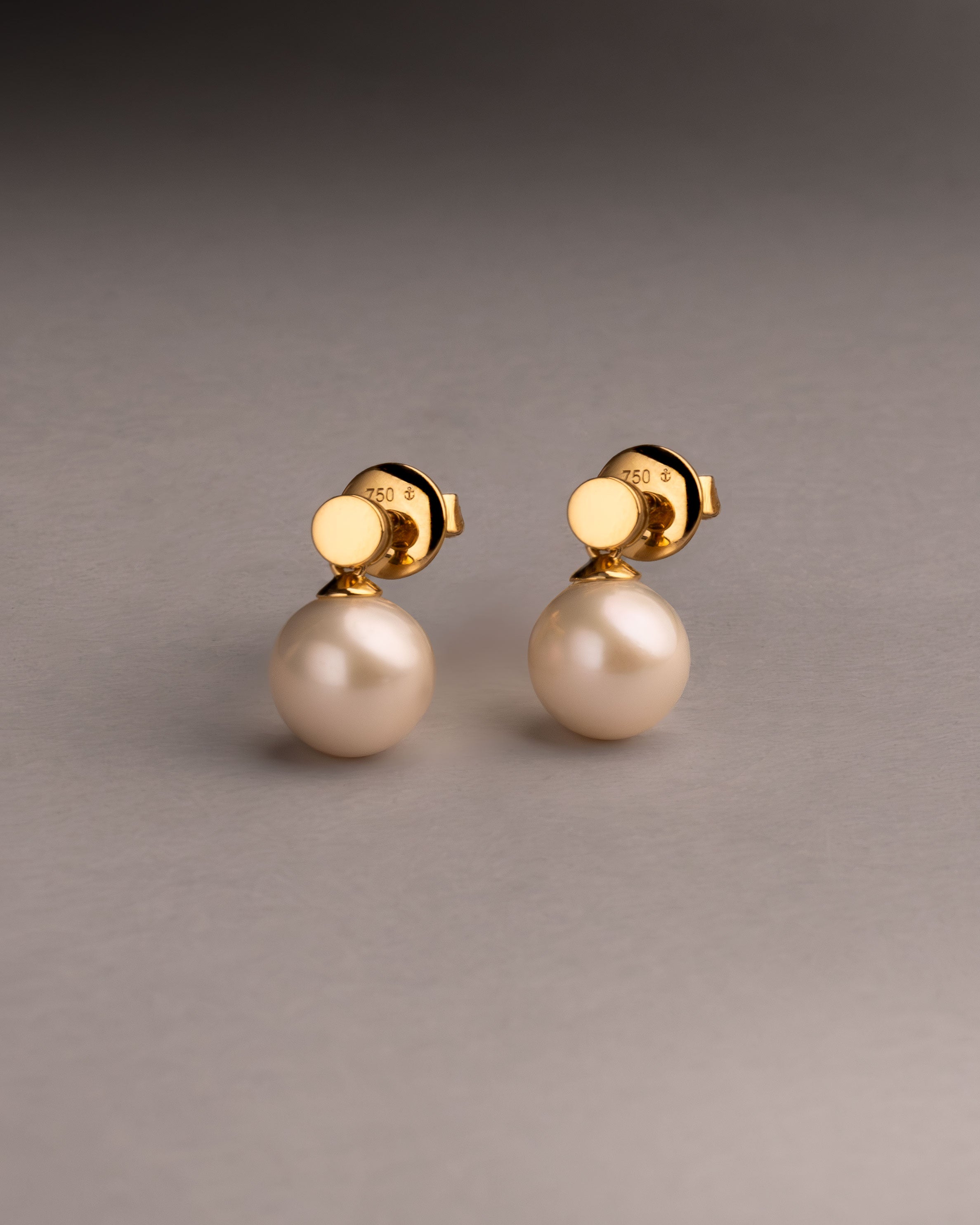 Pendientes Cassia con Perlas Agua dulce y Disco de Oro | 8 - 8,5 mm