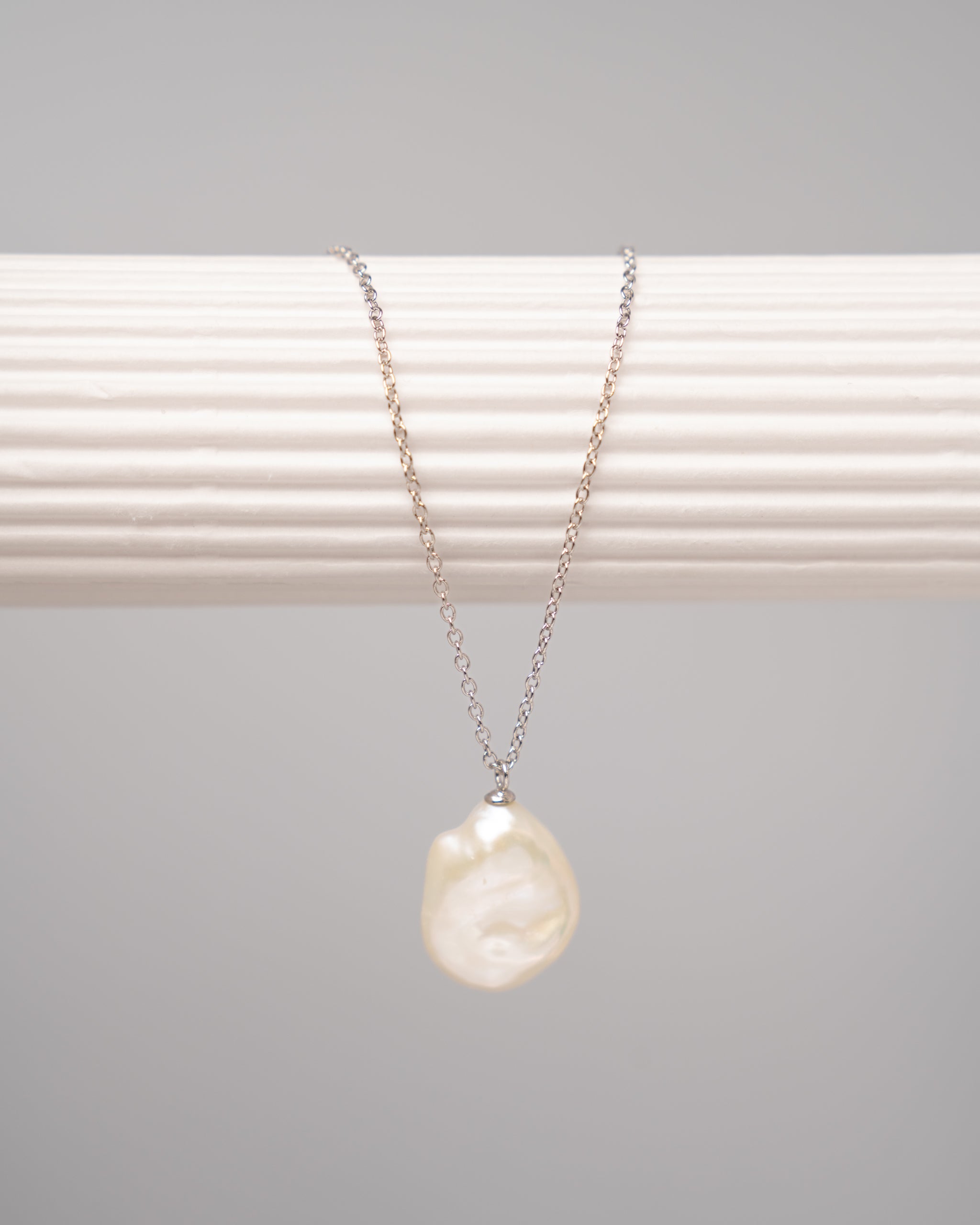 Colgante Perla de Agua Dulce Keshi de 14-16 mm y Plata de ley Secret & You