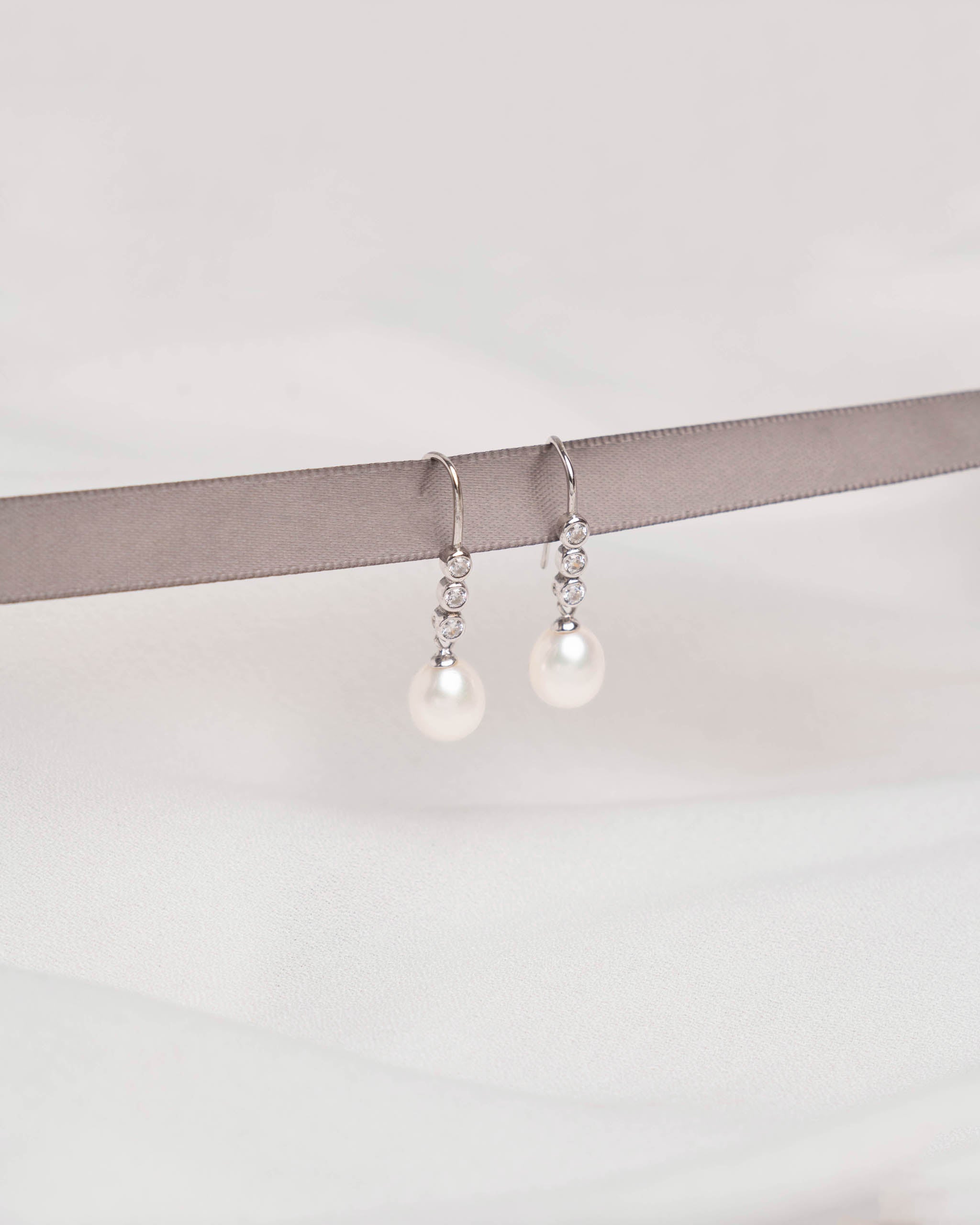 Pendiente de Perlas Gota de Agua Blancas con Circonitas Secret & You