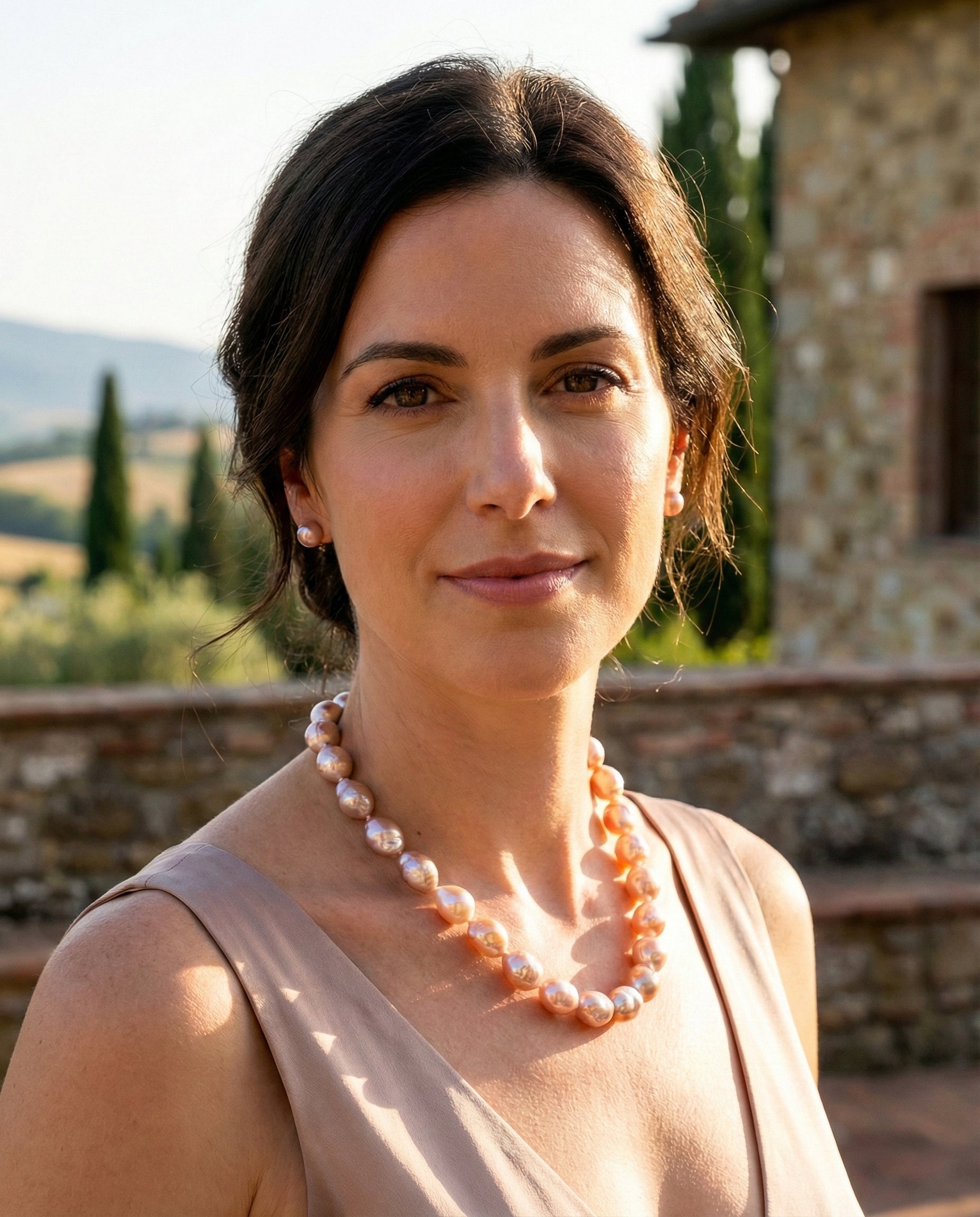 Modelo con collar de perlas de agua dulce barrocas multicolor natural 11-13mm y 45 cm largo SY Perlas