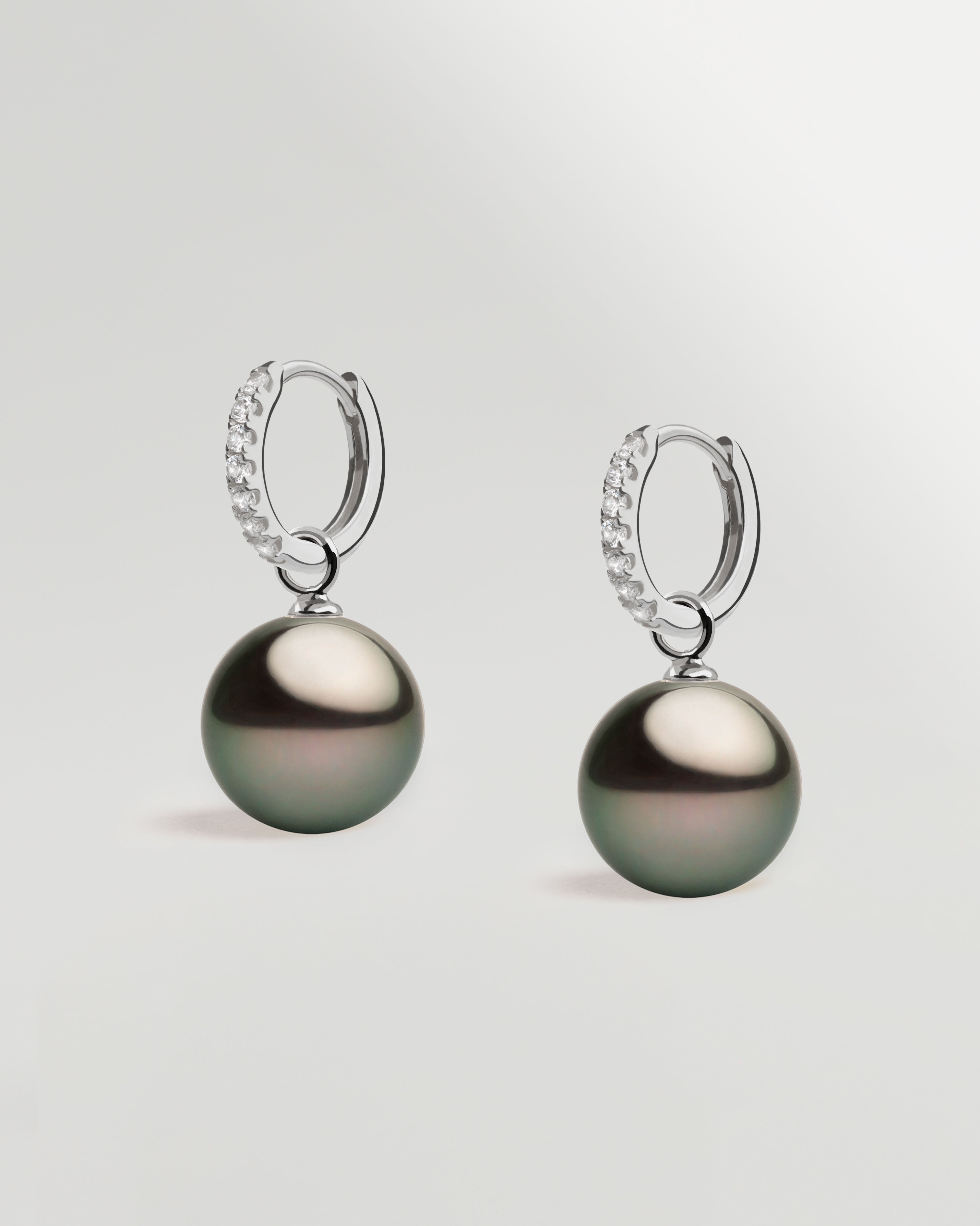 Aros de Plata de Ley de 12 mm con Circonitas y Perla Tahiti Redonda