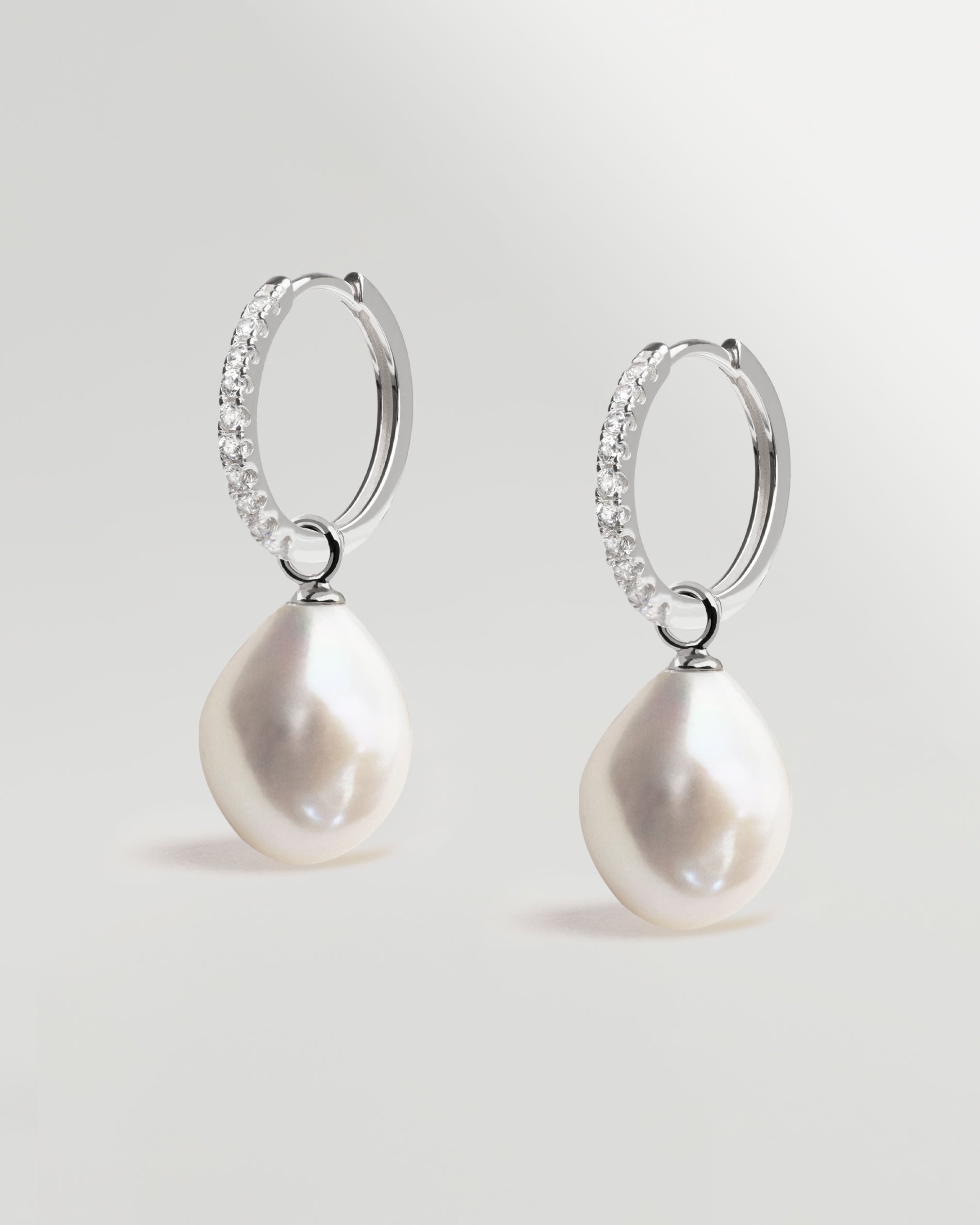 Aros de plata con circonitas y perla barroca 16mm