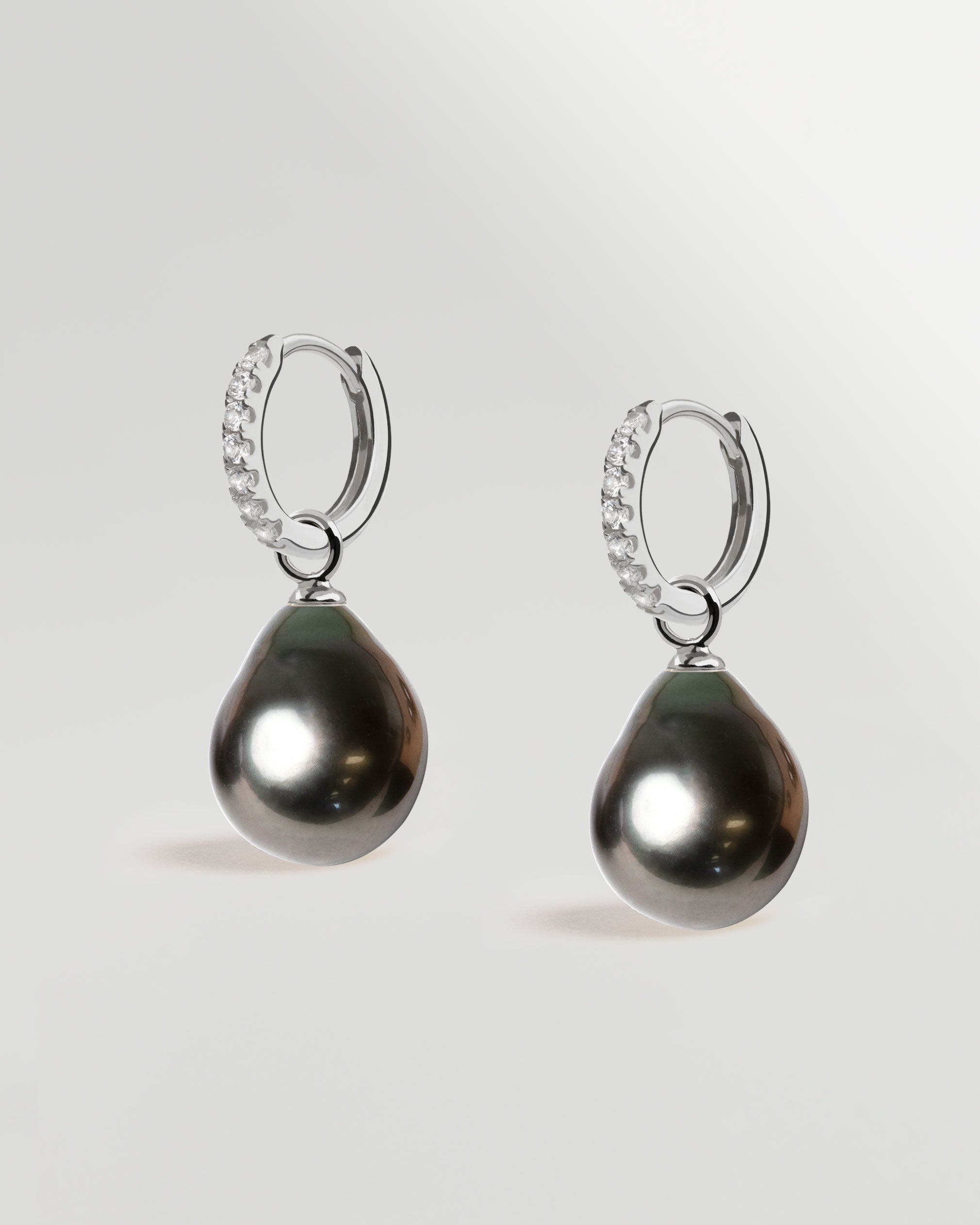 Aros de Plata de Ley de 12 mm con Circonitas y Perla Tahiti Barroca