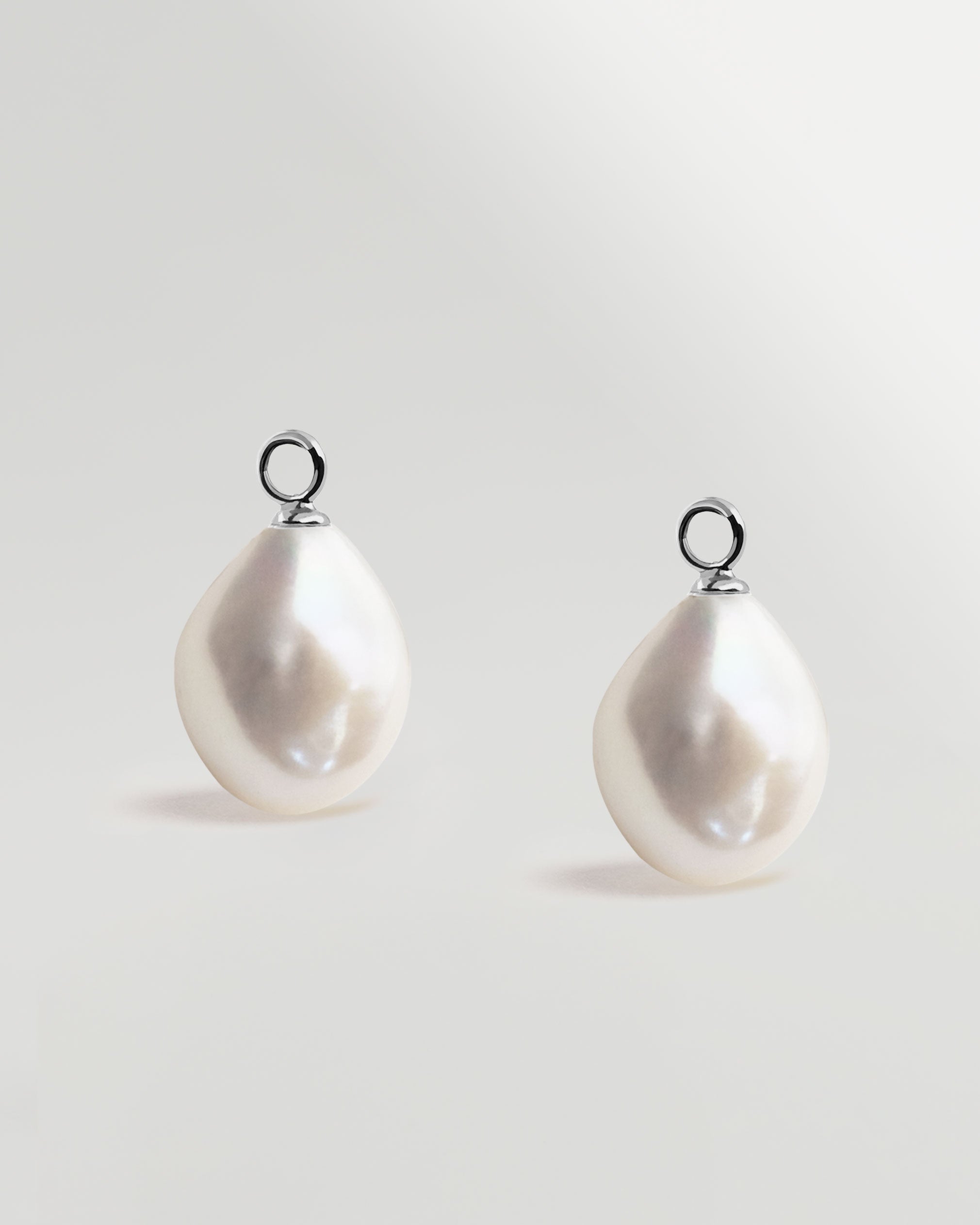  charms de perlas cultivadas de agua dulce, barrocas de 11-12 mm, 