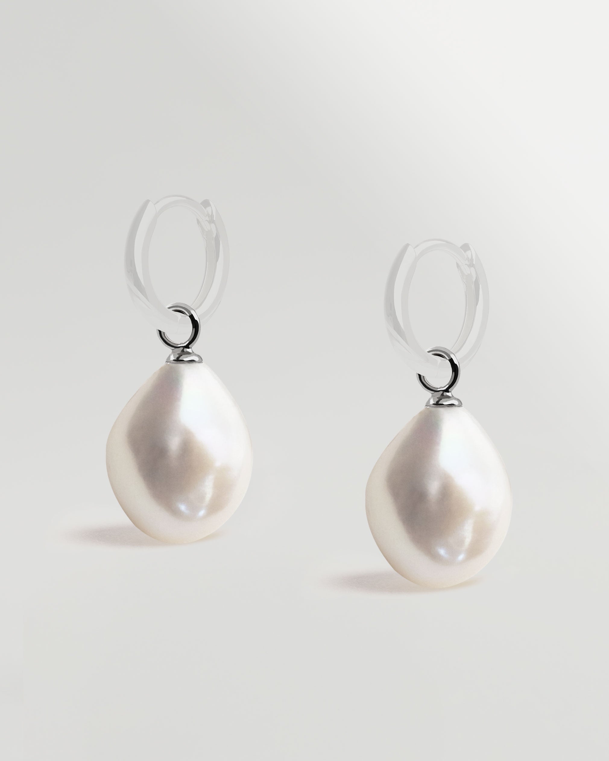 Charms de Oro Blanco de 18k con Perla Barroca