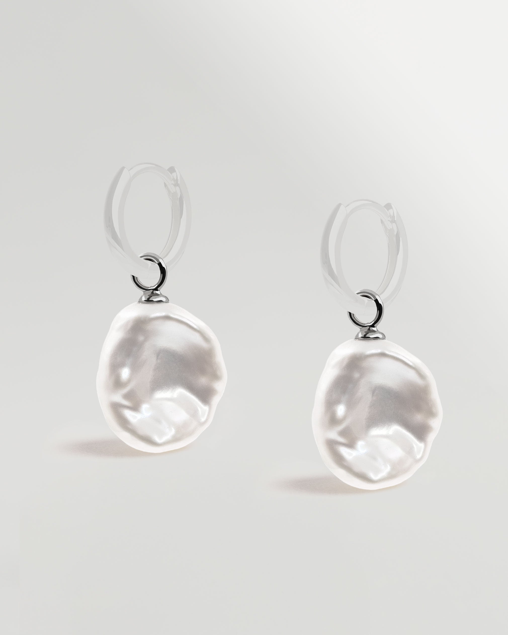 foto de charm de perlas keshi plata ley secret & you