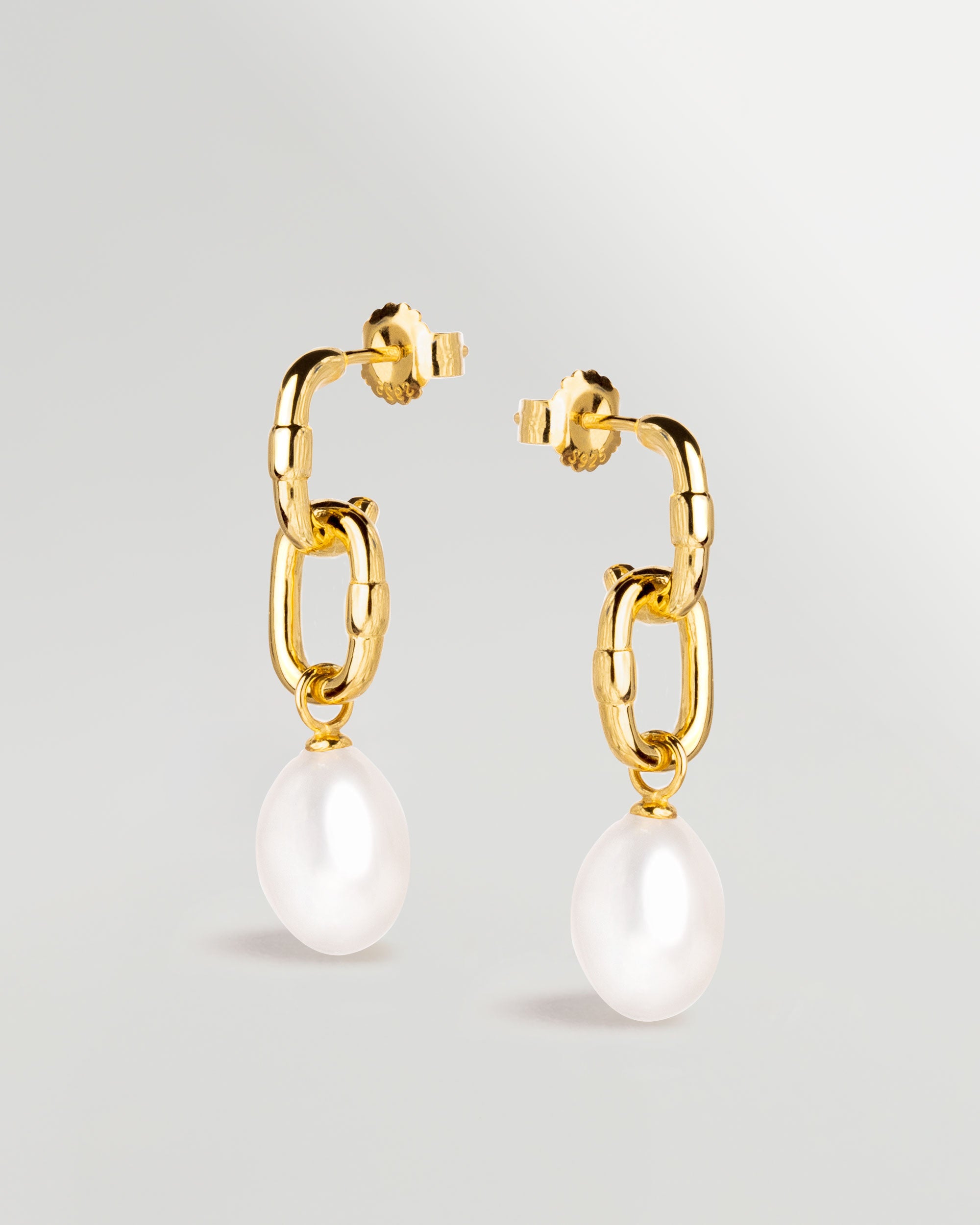 Pendientes de perlas gota de 9-10 mm con eslabones de plata bañada en oro de 18K Secret & You
