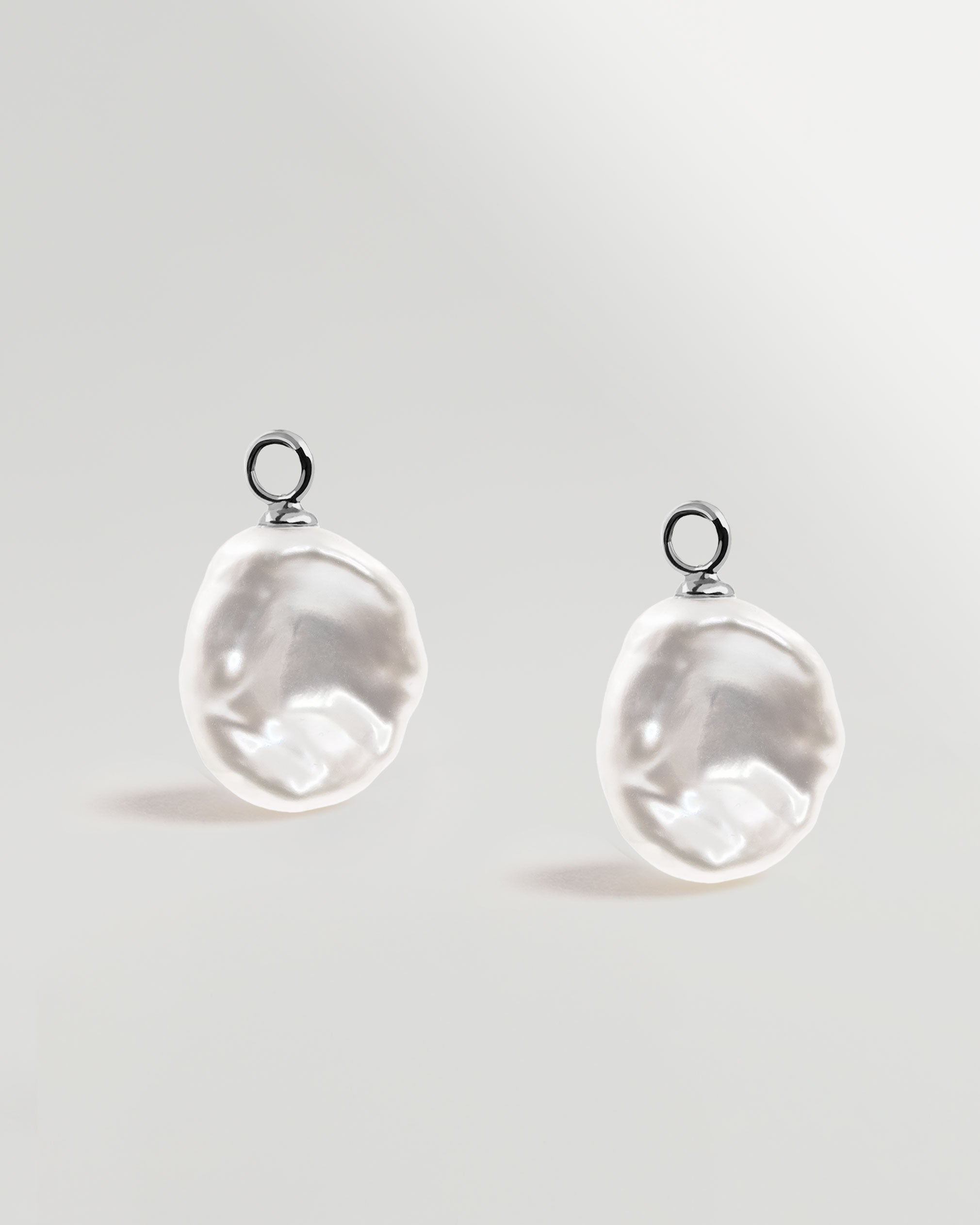 Charms de Oro Blanco de 18k con Perla Keshi