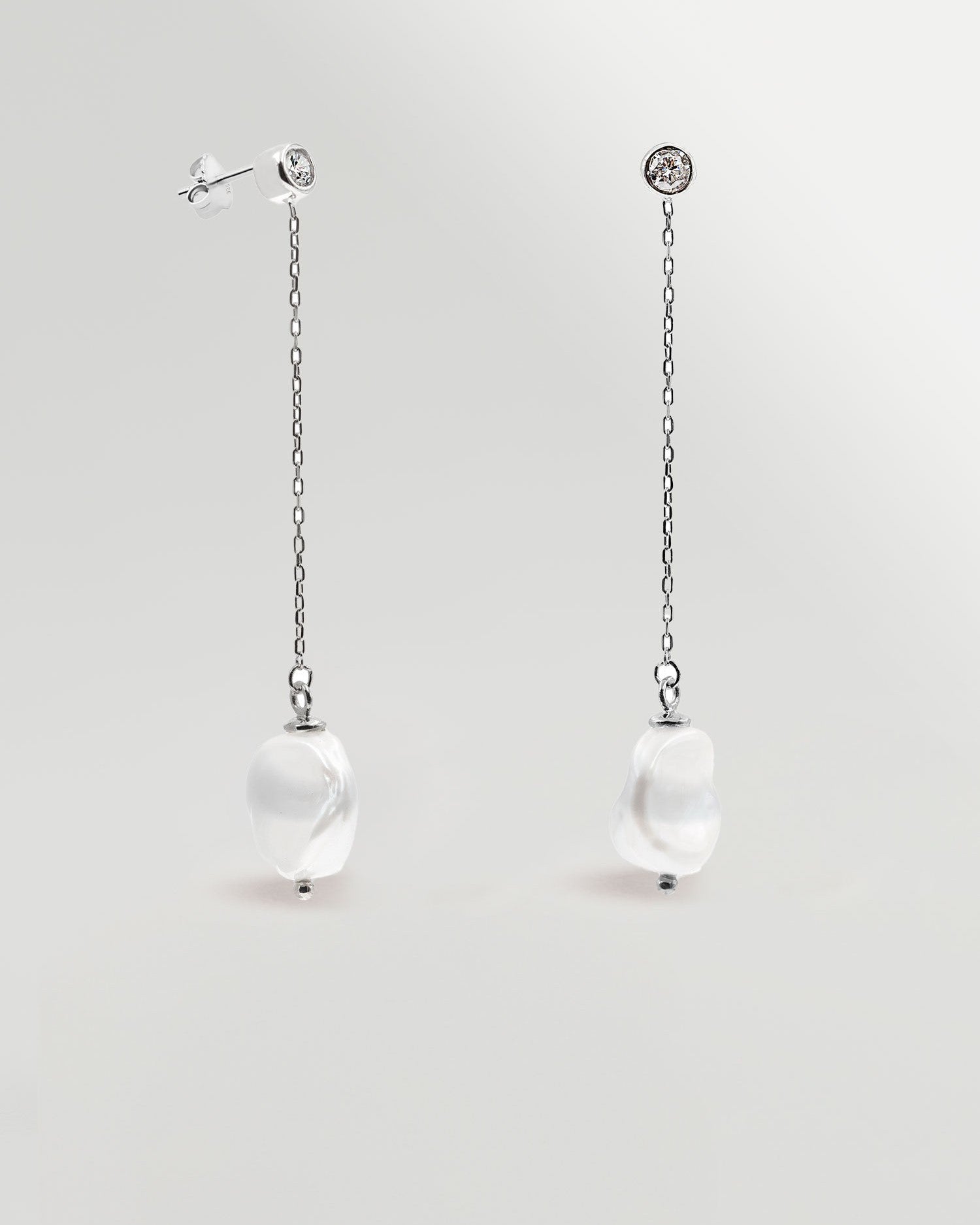Pendientes de Perlas Keshi Cultivadas con Cadena de Plata de Ley y Circonita Secret & You