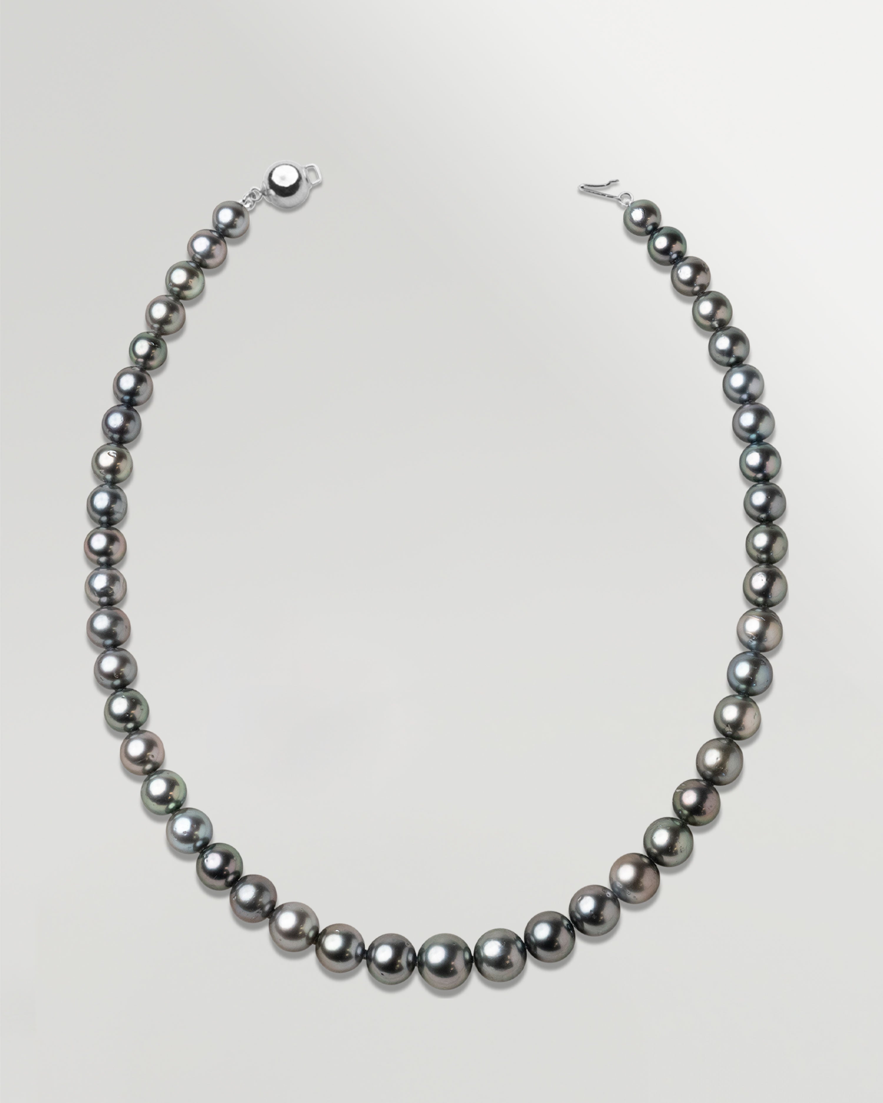 Collar de perlas cultivadas naturales Tahití redondas de 8 a 11 mm de color gris plateado.