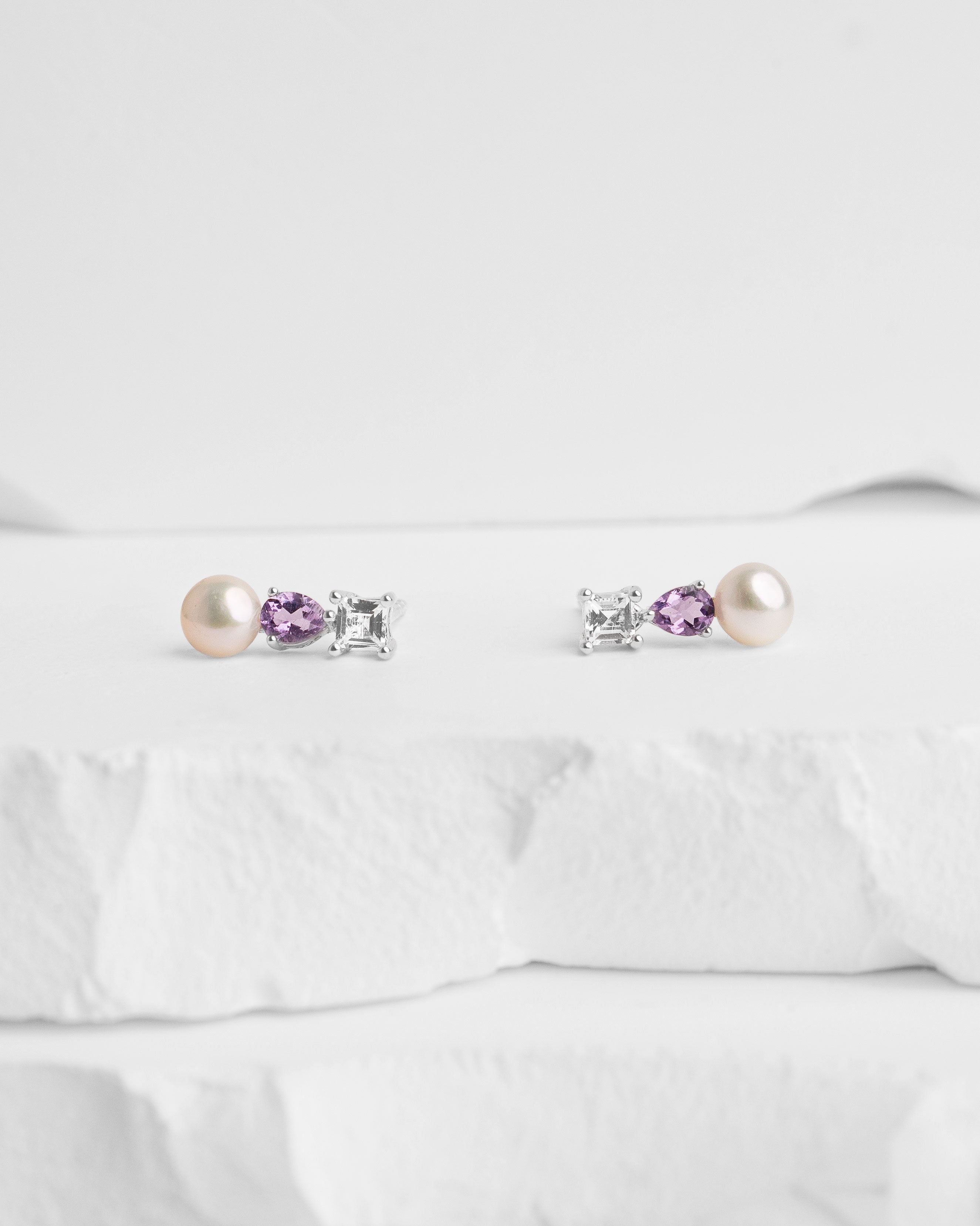 Pendientes Addams de Perla Cultivada de Agua dulce 4.5-5mm, Amatista y Topacio