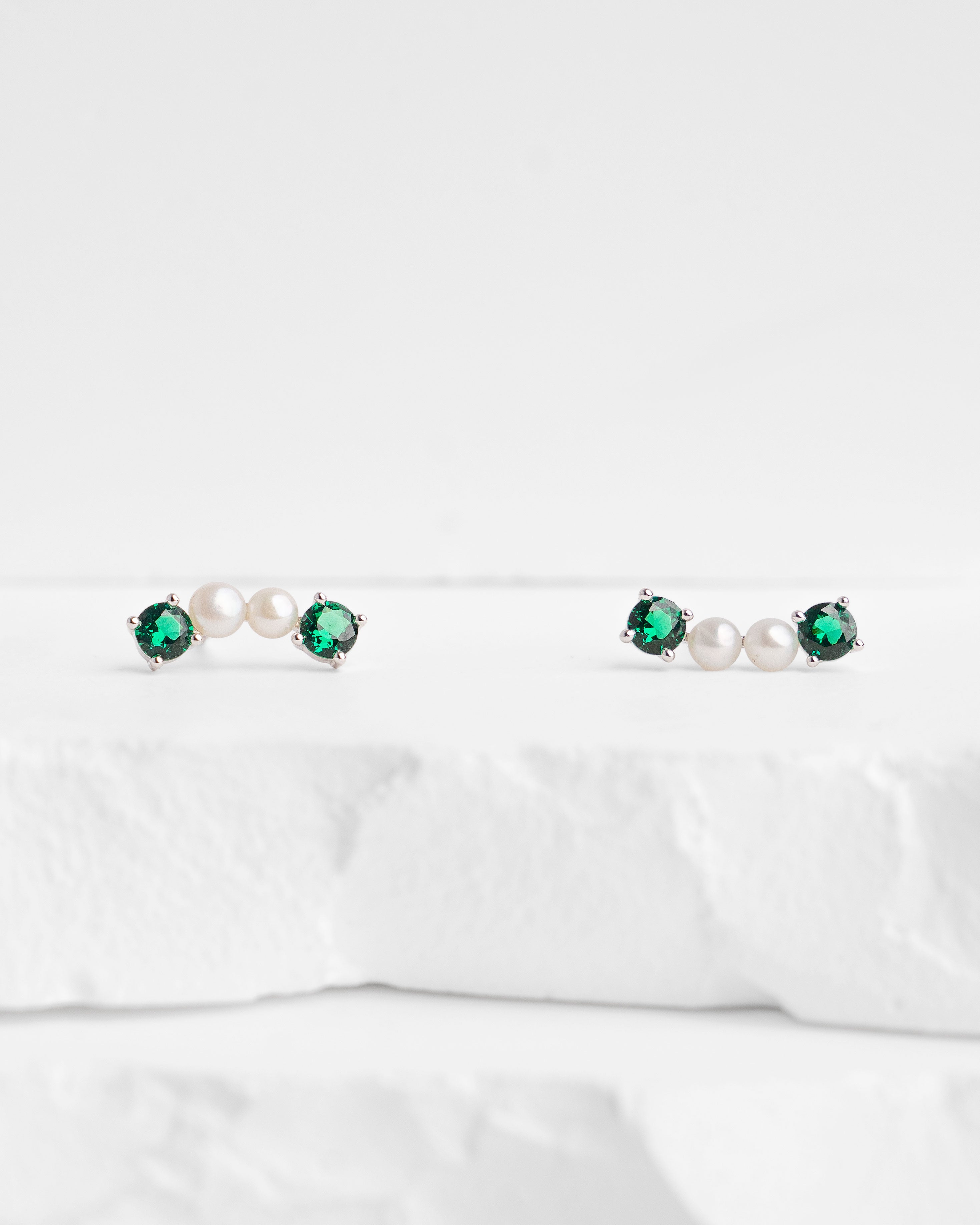 Pendientes Earheart de Perla Cultivada de Agua dulce 3-3.5mm y Esmeralda sintética Secret&You