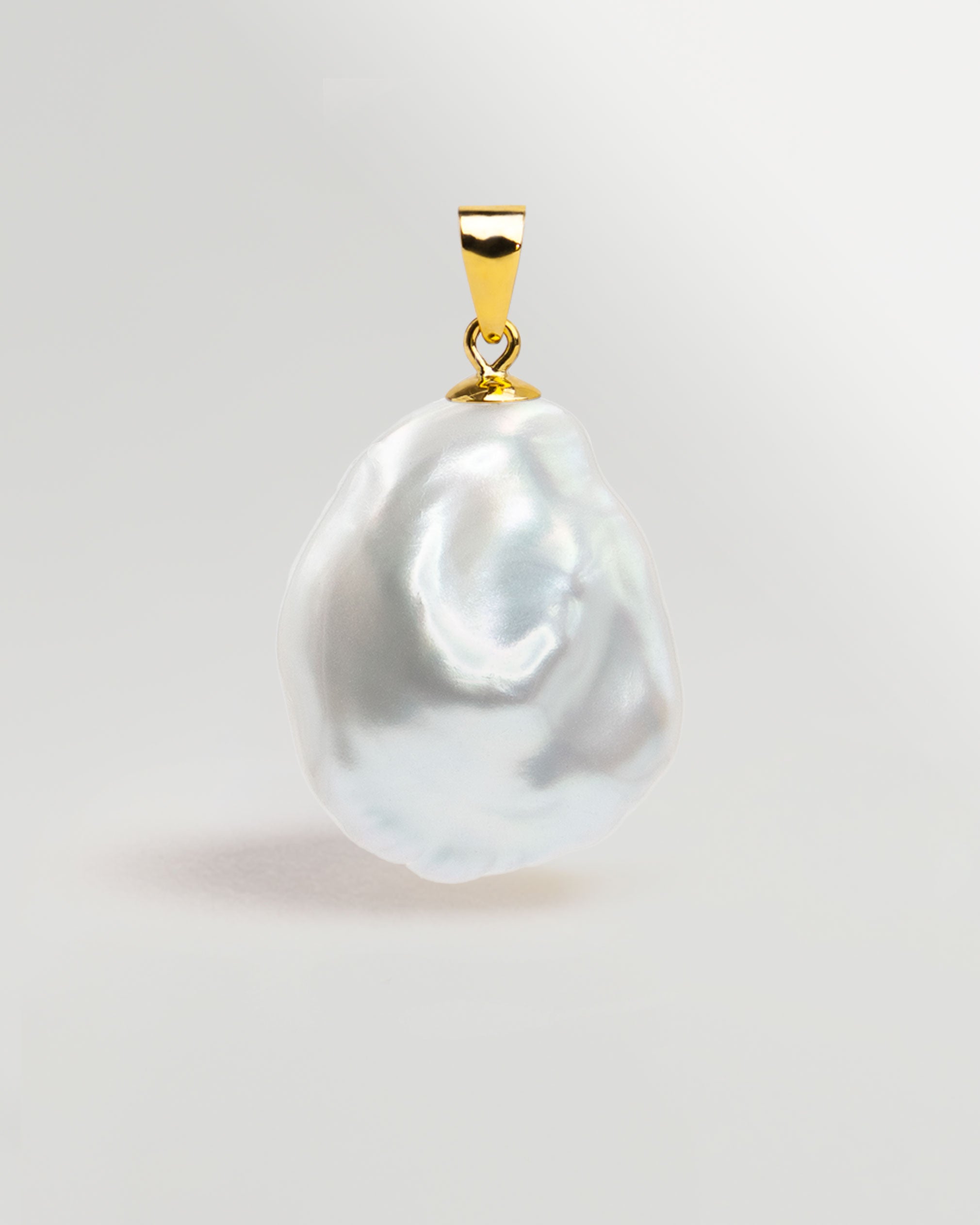 Colgante Essential - Perla Agua Dulce Keshi en Oro Amarillo 18K
