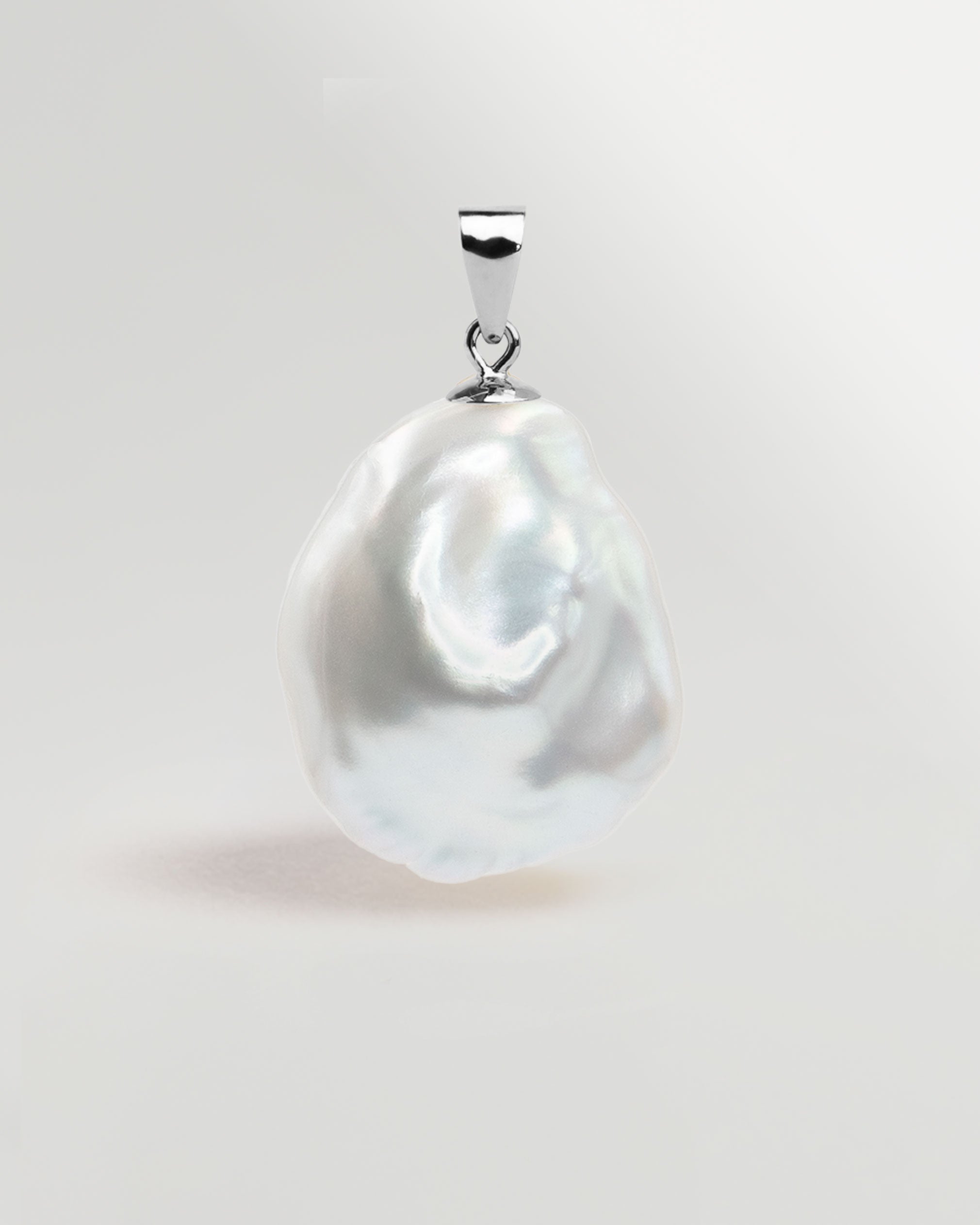 Colgante Essential - Perla Agua Dulce Keshi en Oro Blanco 18K