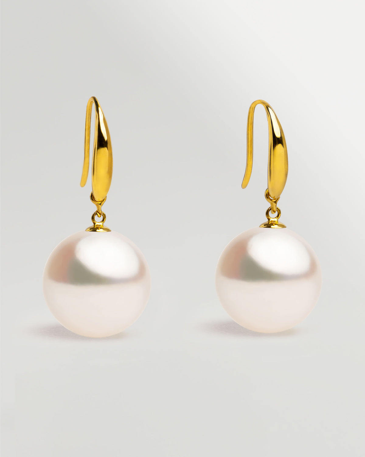 Pendientes Gancho corto en oro amarillo 18k y Perla Akoya