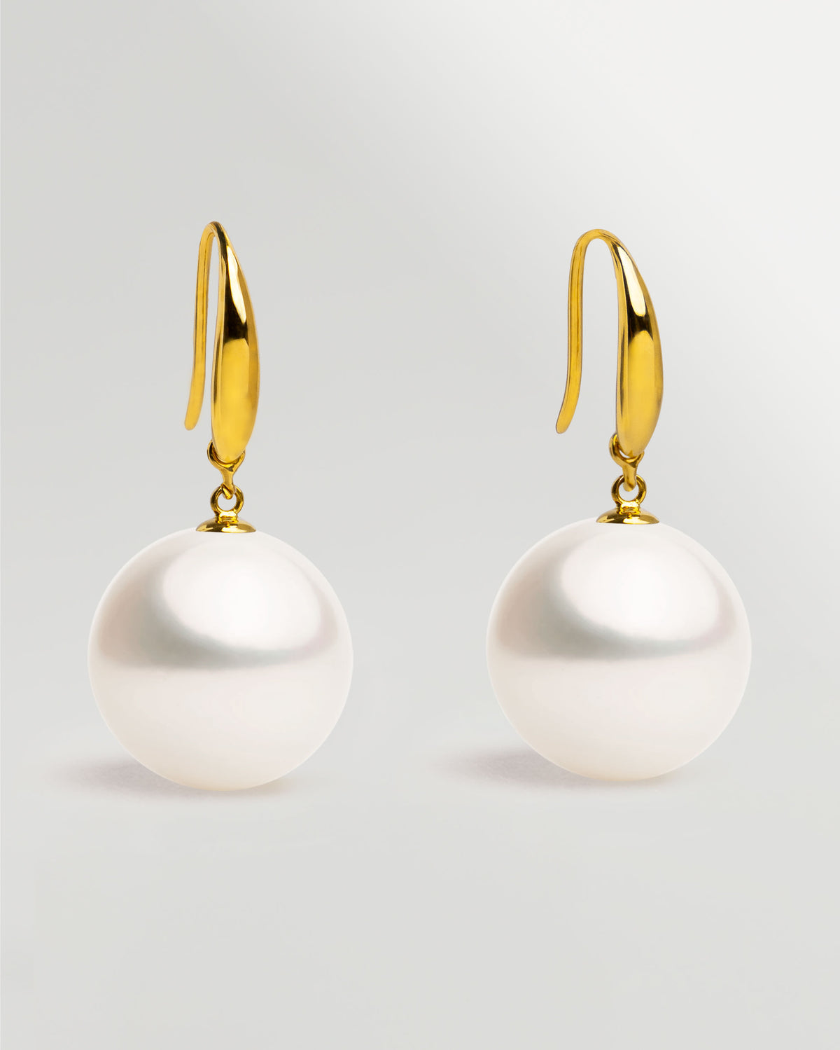 Pendientes gancho corto en oro amarillo 18k y Perla Australiana Blanca