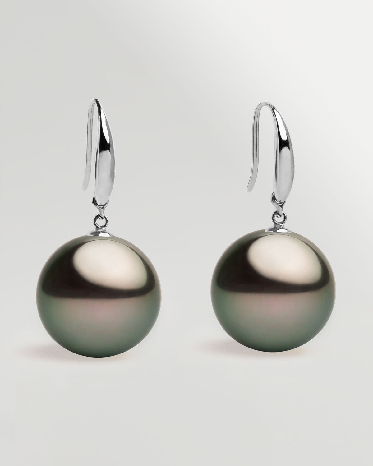 Pendientes de gancho corto en oro blanco 18k y Perla Tahití