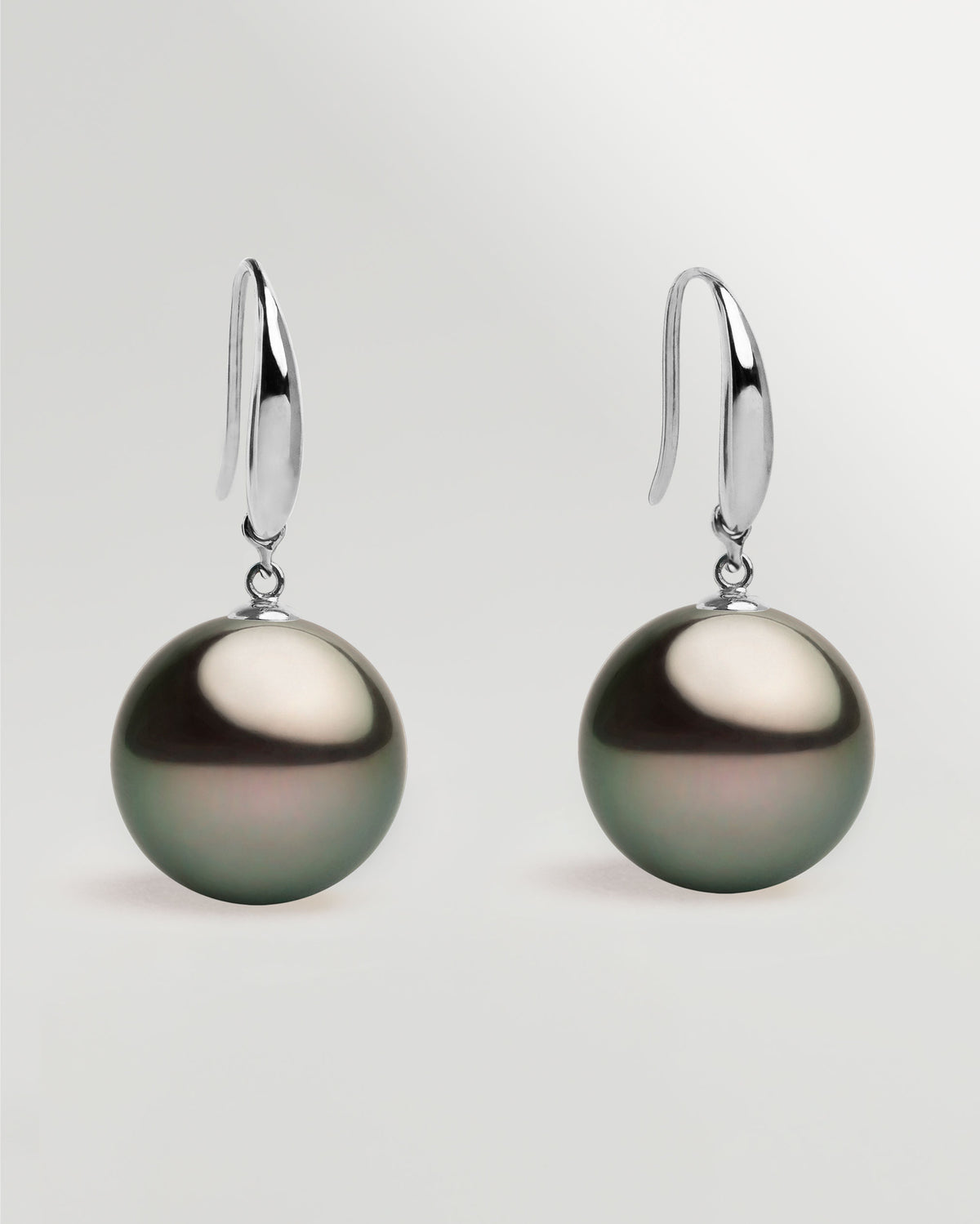 Pendientes de gancho corto en oro blanco 18k y Perla Tahití