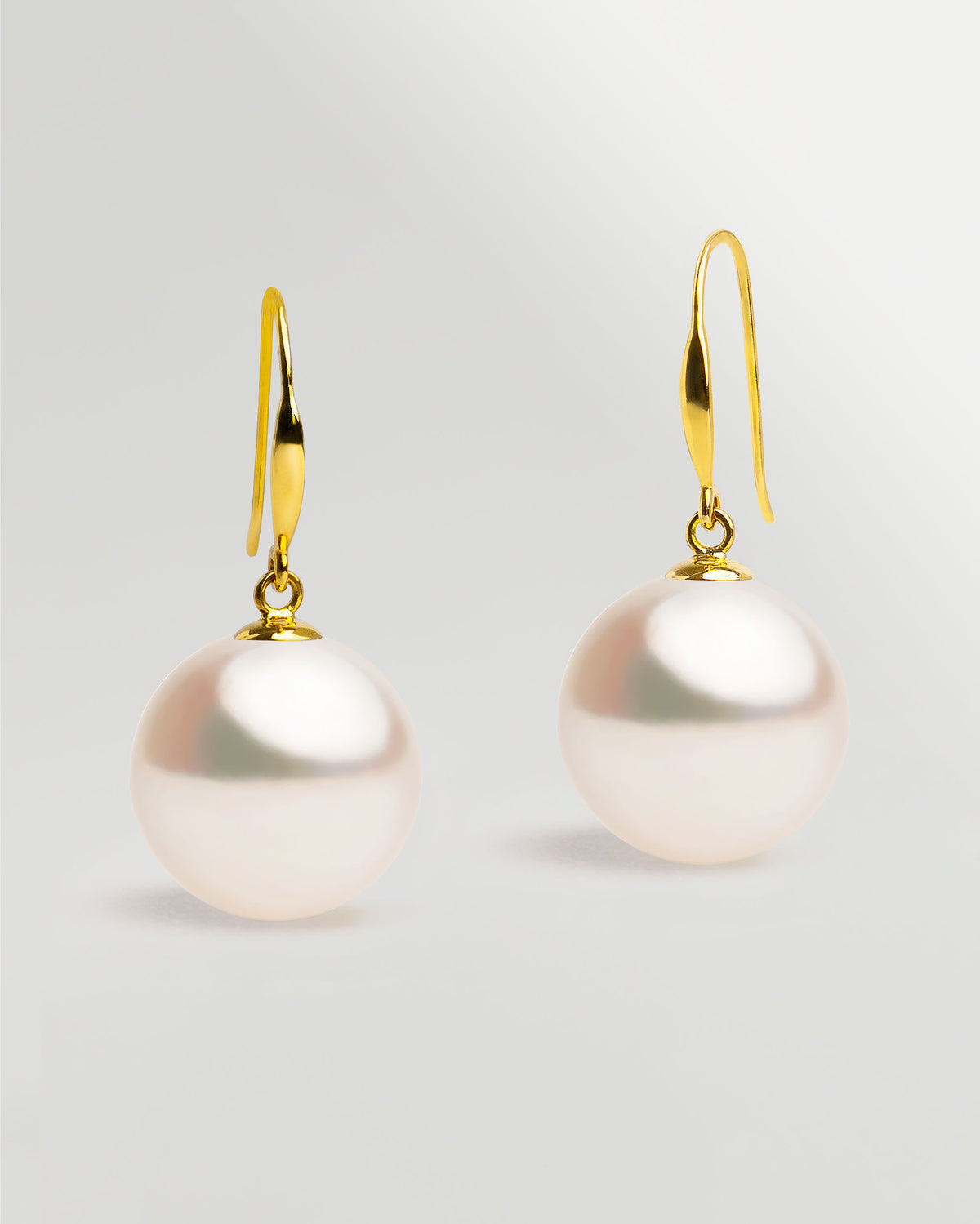 Pendientes Gancho fino en oro amarillo 18k y Perla Akoya