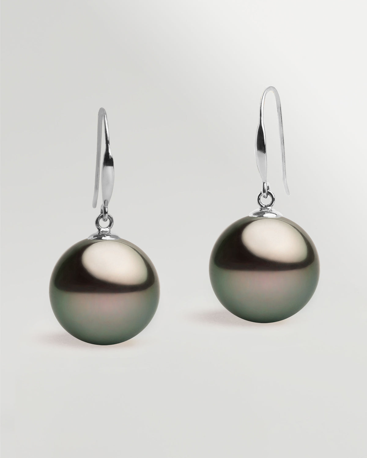 Pendientes Gancho fino en oro blanco 18k y Perla Tahití