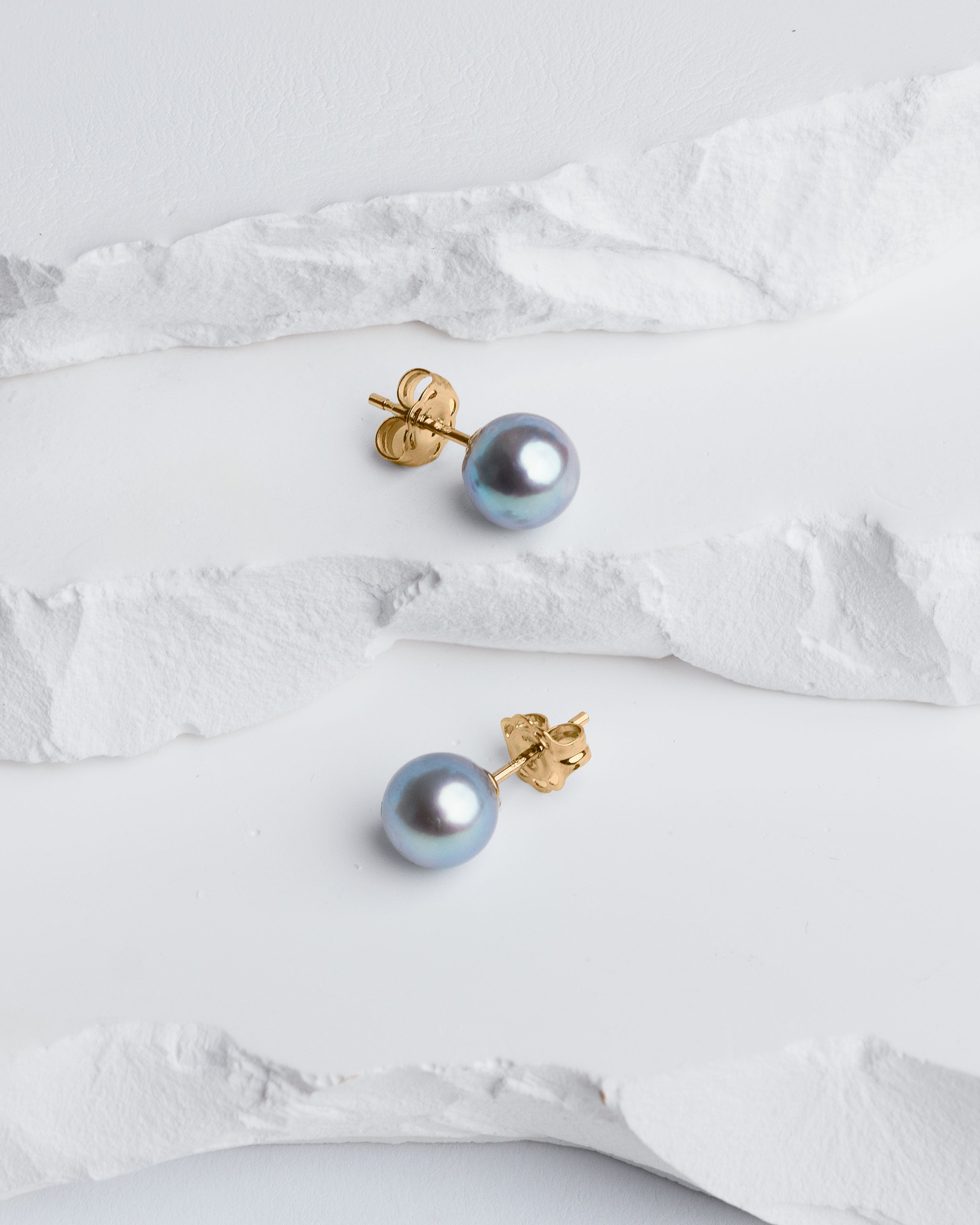 Pendientes de perlas cultivadas akoya grises azuladas