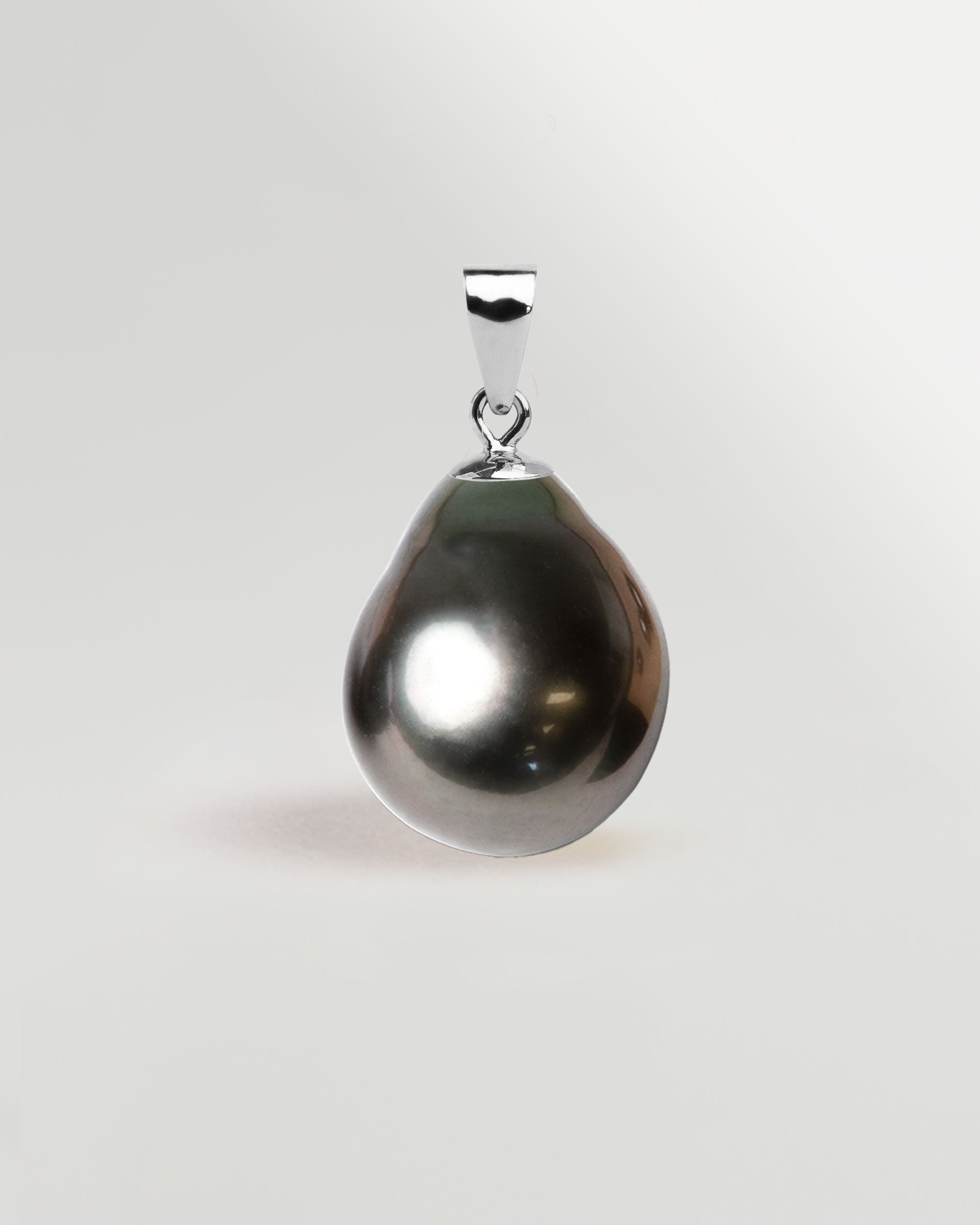 Essential Baroque Tahitian Cultured Pearl Pendant 11-12 mm 18k Gold