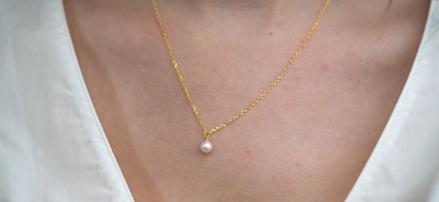 Colgante de perla cultivada de agua dulce con cadena de plata de ley bañada en oro de 18 K