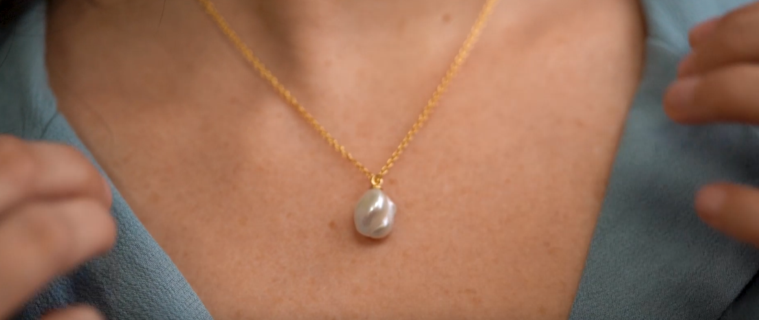 Colgante Perla Cultivada Agua Dulce Keshi de 9-10 mm y Plata de Ley Bañda en Oro 18K Secret & You