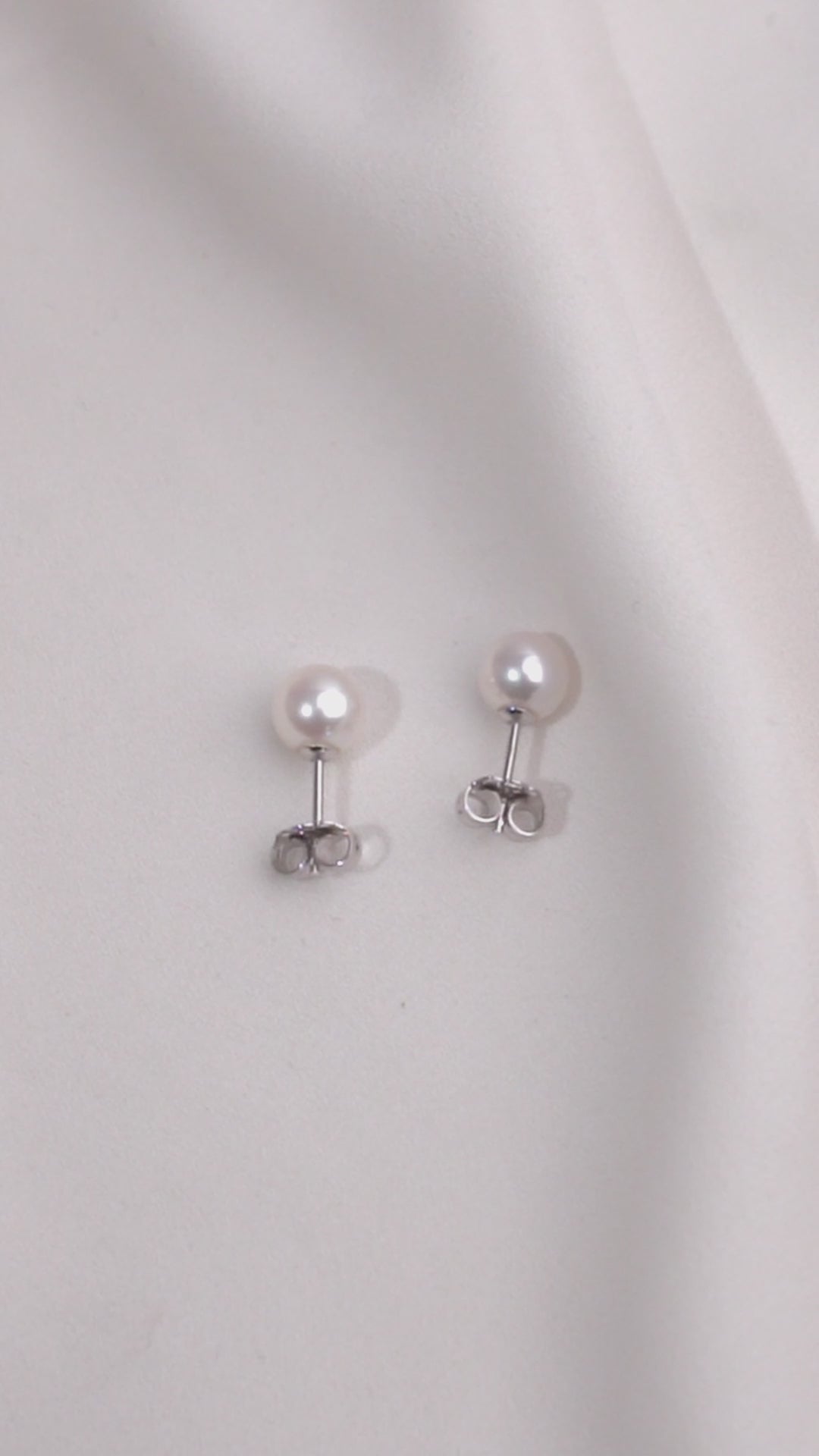 Pendientes de perlas cultivadas naturales Akoya Japonesas 5-5,5mm ORO BLANCO