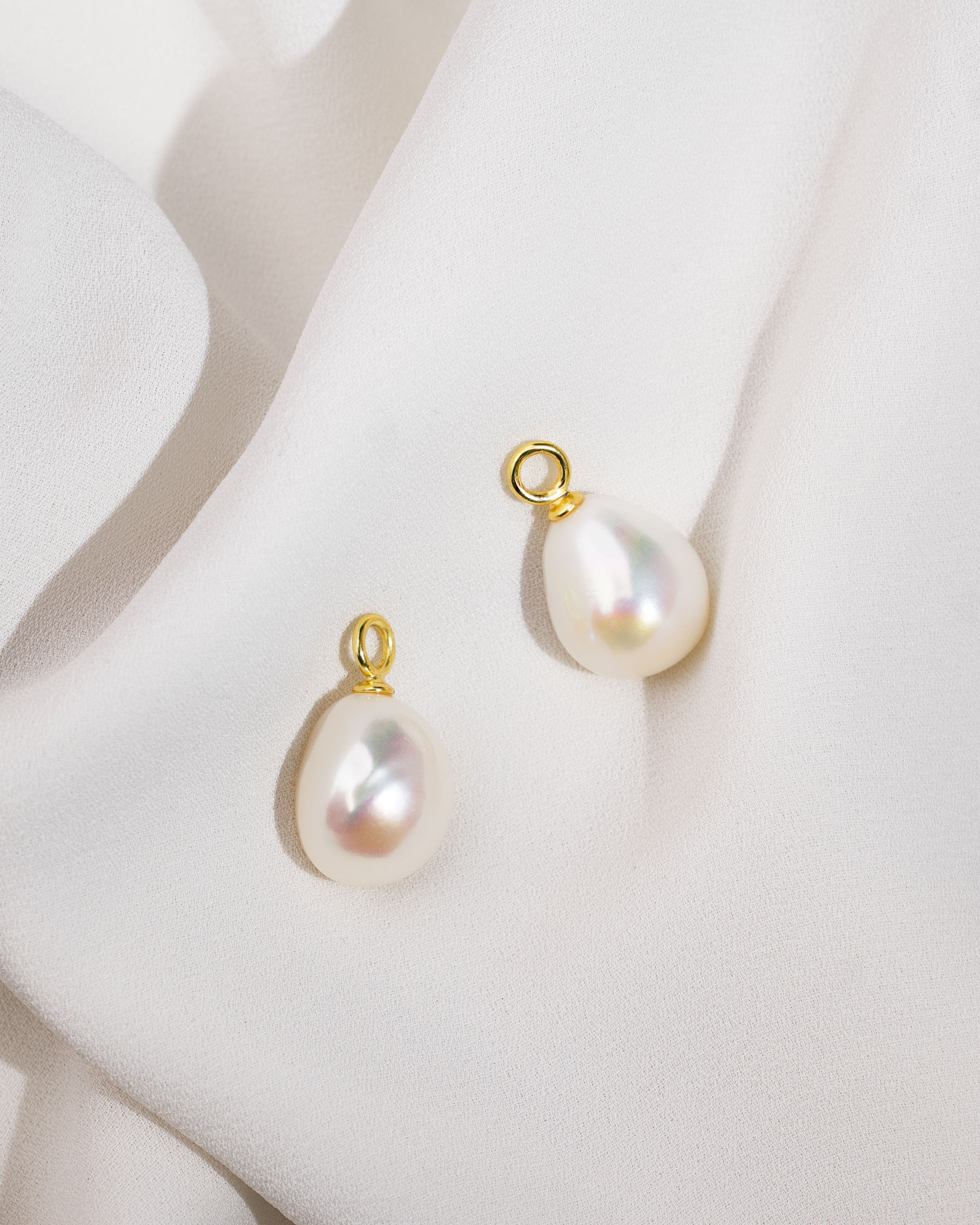 Charms de Oro Amarillo de 18k con Perla Barroca