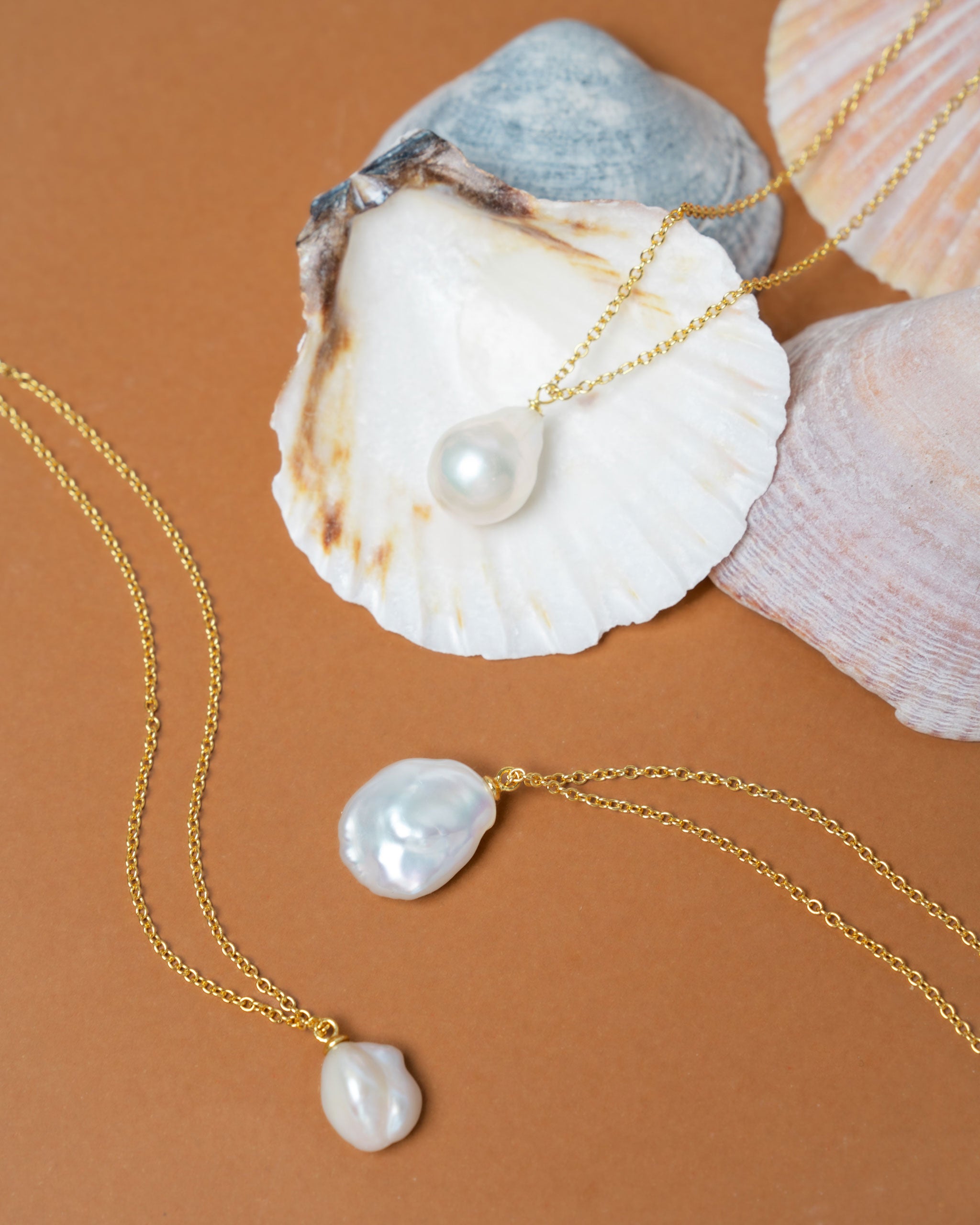 Colgante Perla de Agua Dulce Edison Barroca de 12-13 mm y Plata de ley bañada en Oro 18K