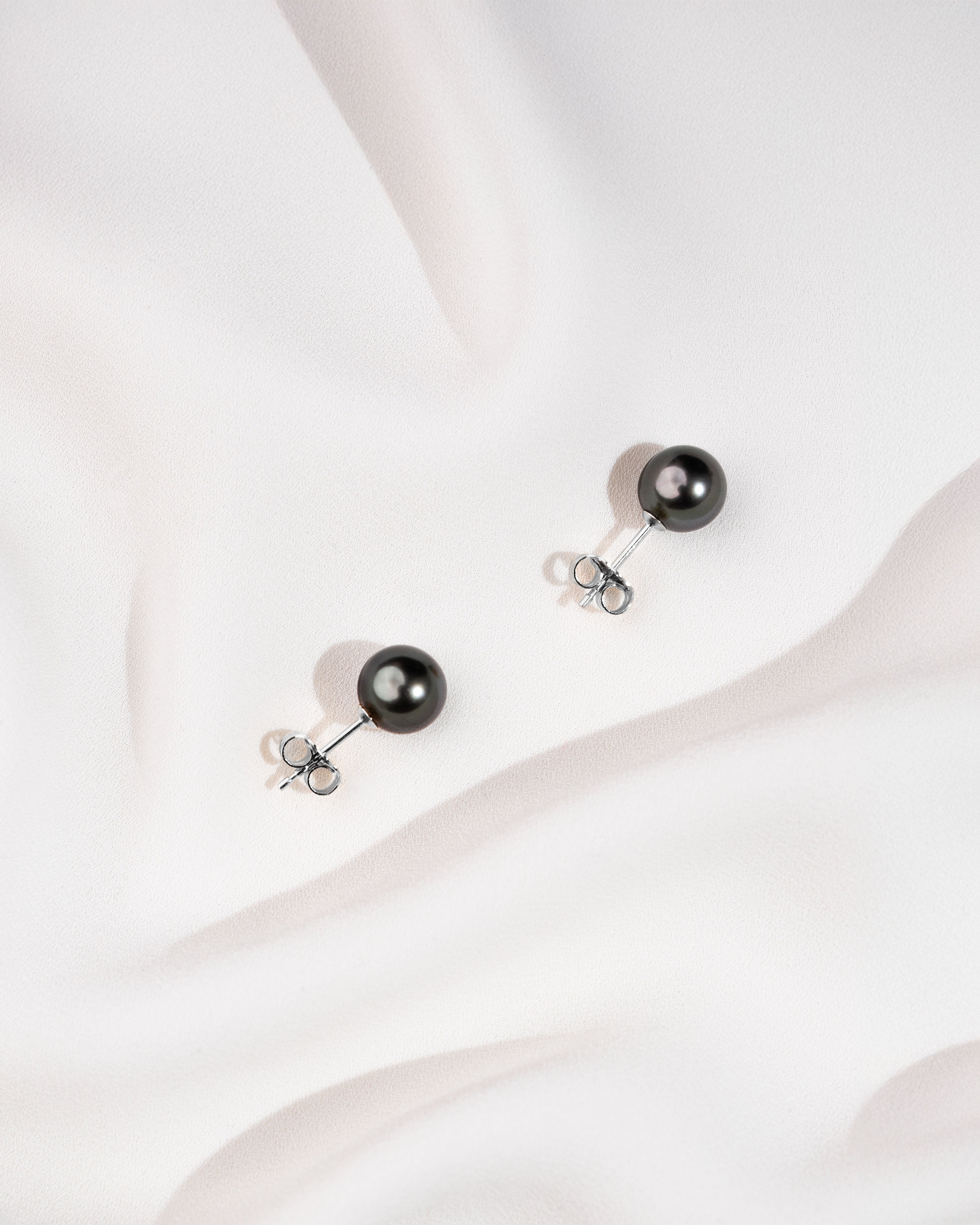 Pendientes de perlas cultivadas naturales negras de tahiti 