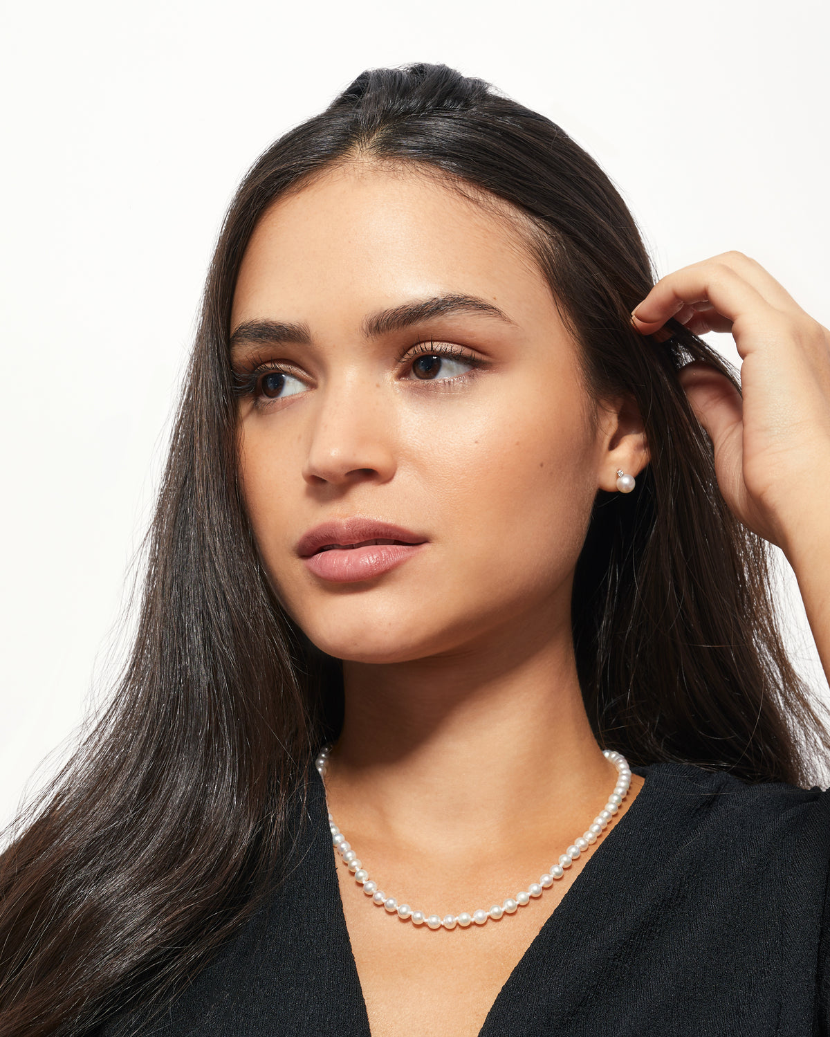 Mujer con Collar de perlas cultivadas Akoya japonesas de 5- 5,5 mm blancas redondas